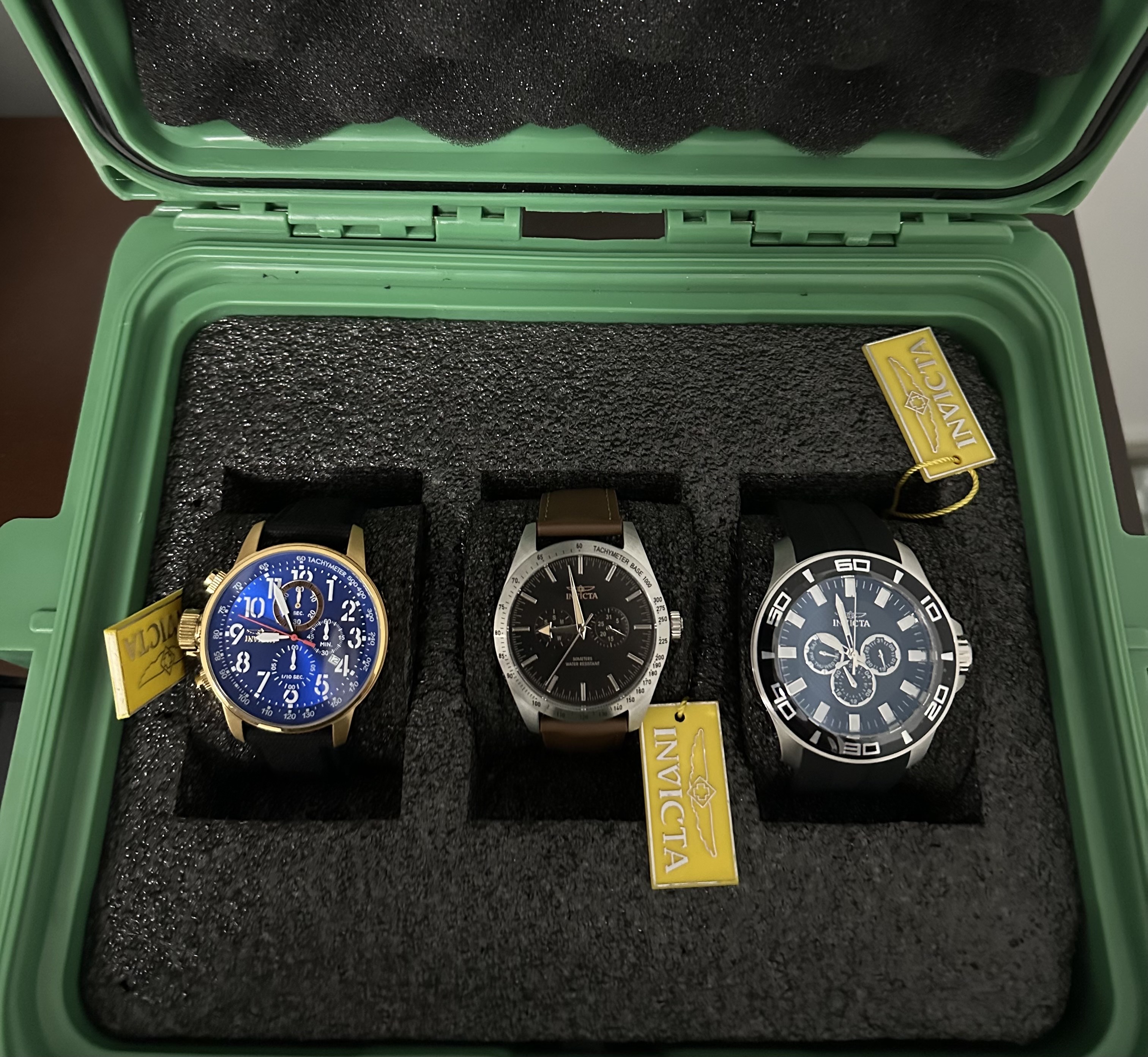 joyas, relojes y accesorios - Caja con 3 Relojes Invicta 100% Original,Nuevos.Incluye Caja,factura y garantía 