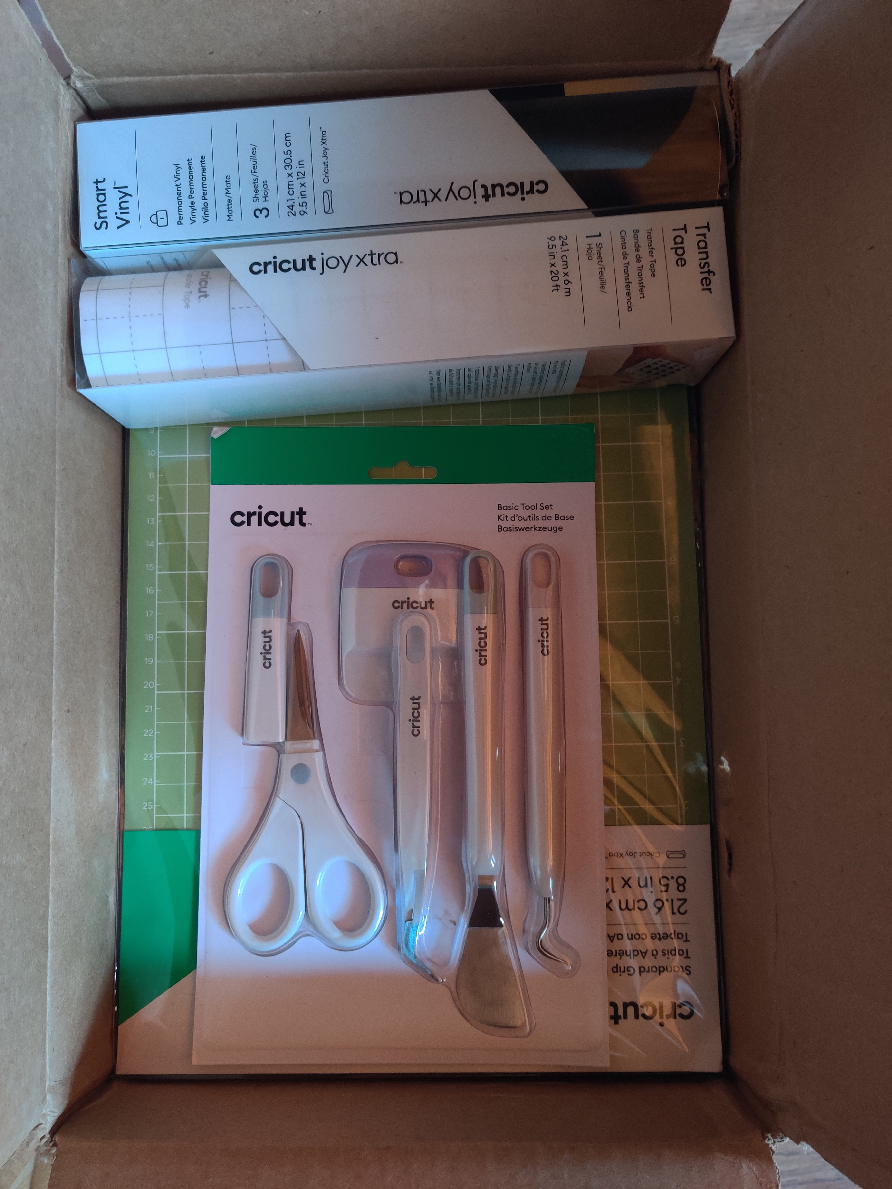equipos profesionales - Cricut Joy Xtra Smart Cutting Machine | Vinyl Starter Kit 0