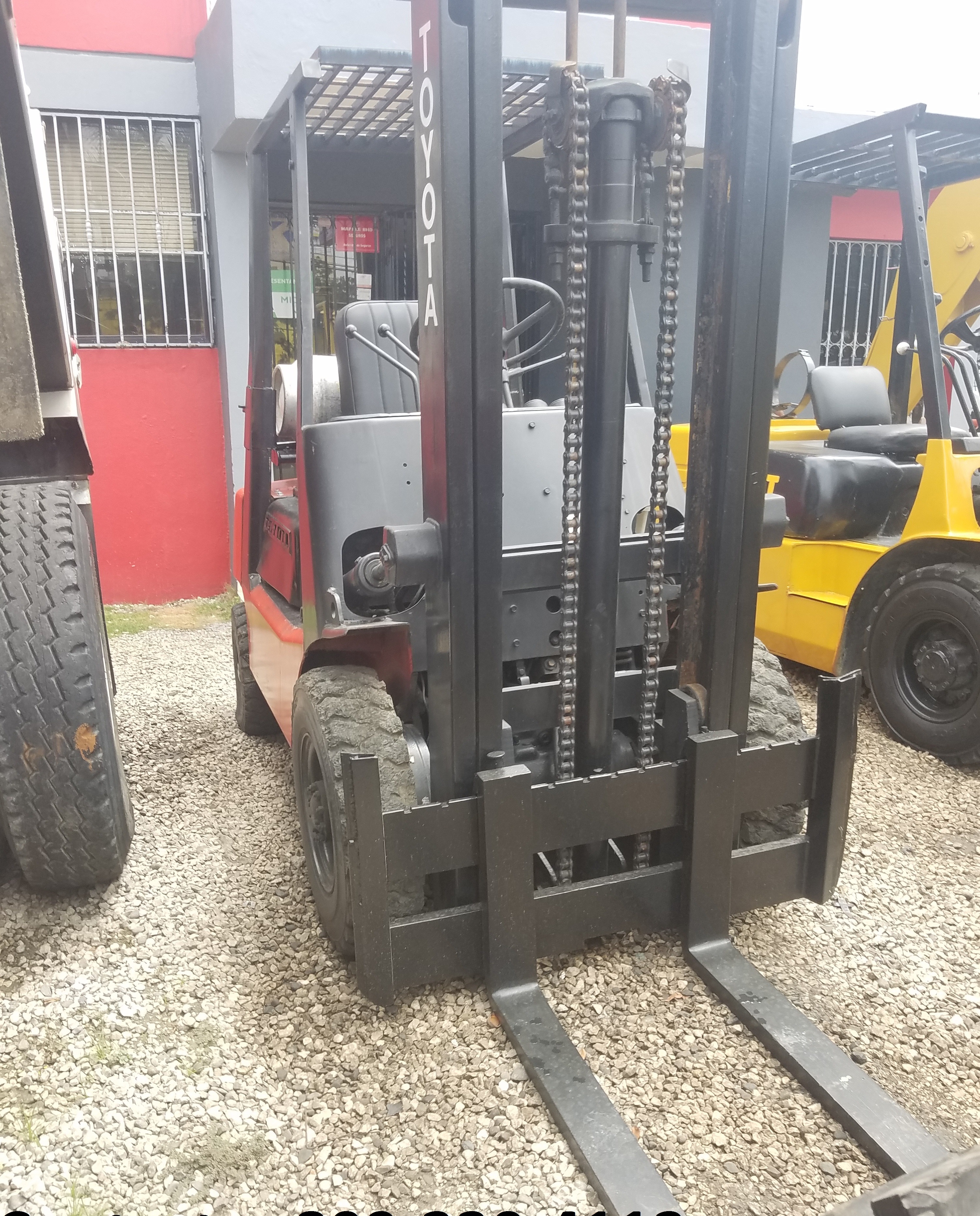 otros vehiculos - montacarga toyota 2.5t 4