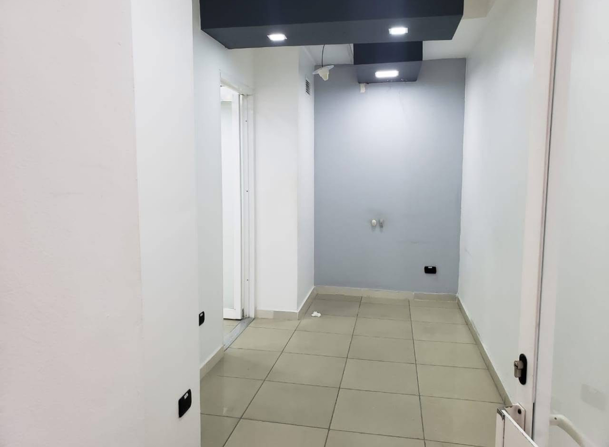oficinas y locales comerciales - Local en venta en Piantini 2
