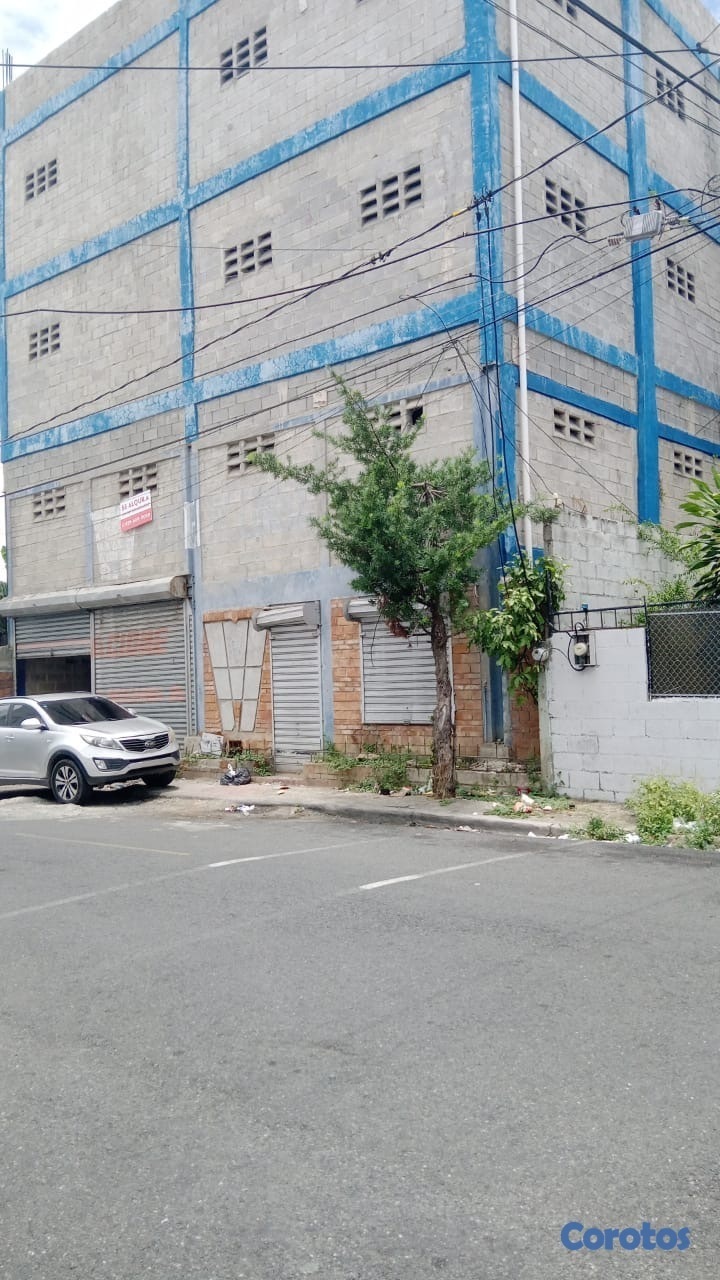 oficinas y locales comerciales - Súper Local  en Alquiler Zona Independencia  4