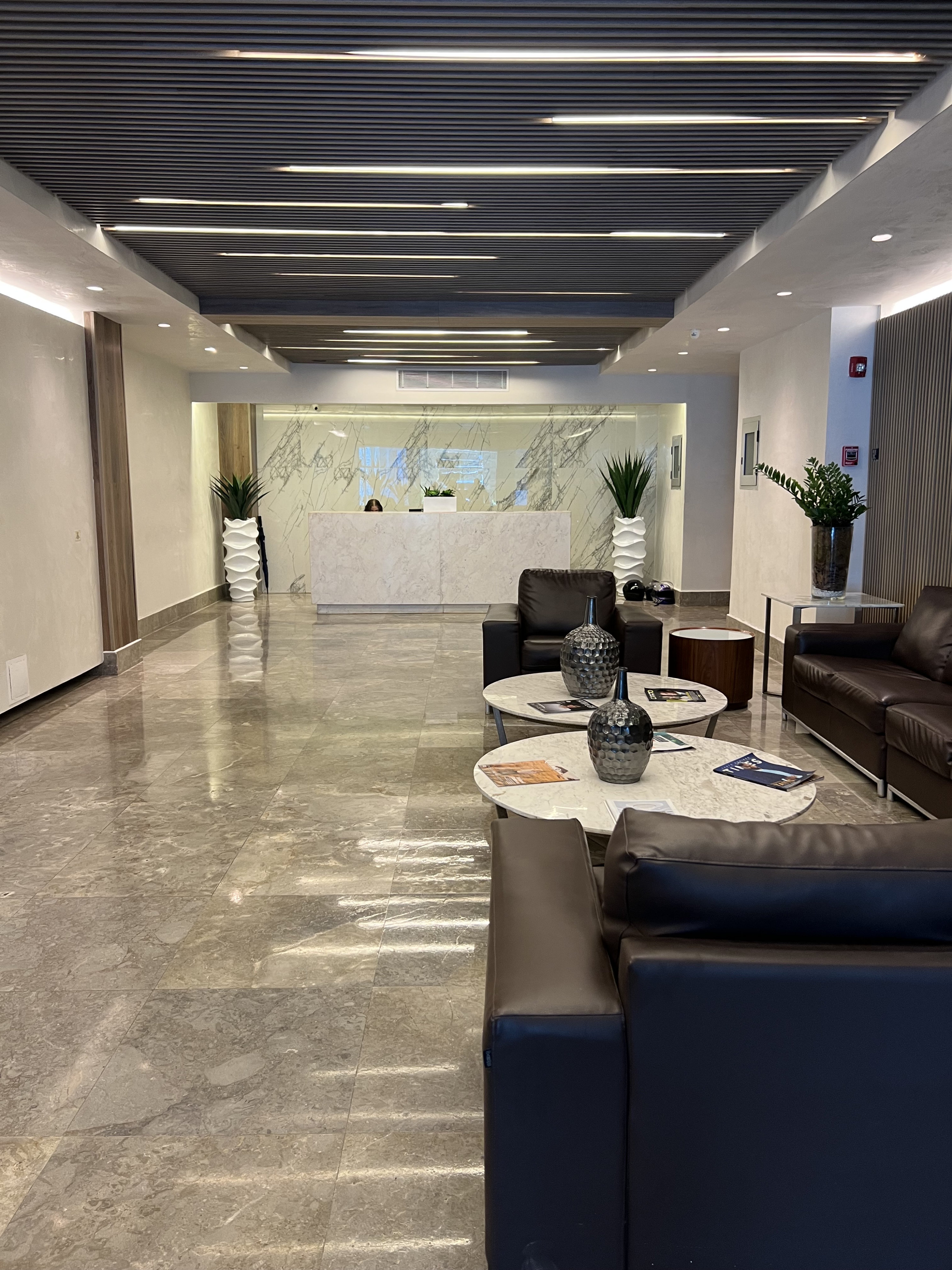 oficinas y locales comerciales - LOCAL COMERCIAL DISPONIBLE DE INMEDIATO EN TORRE CORPORATIVA SECTOR PIANTINI