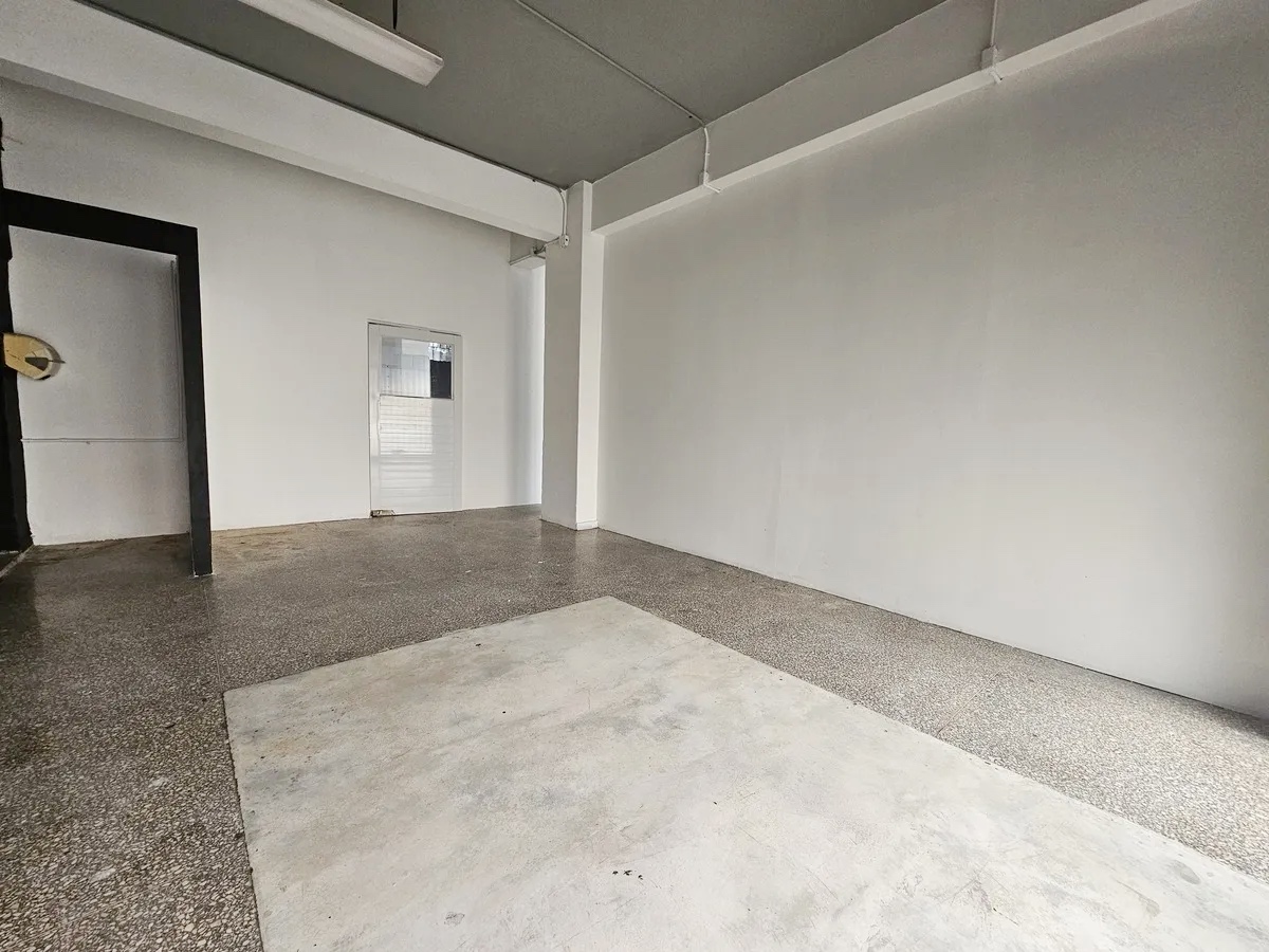 oficinas y locales comerciales - Local en la Esperilla 6