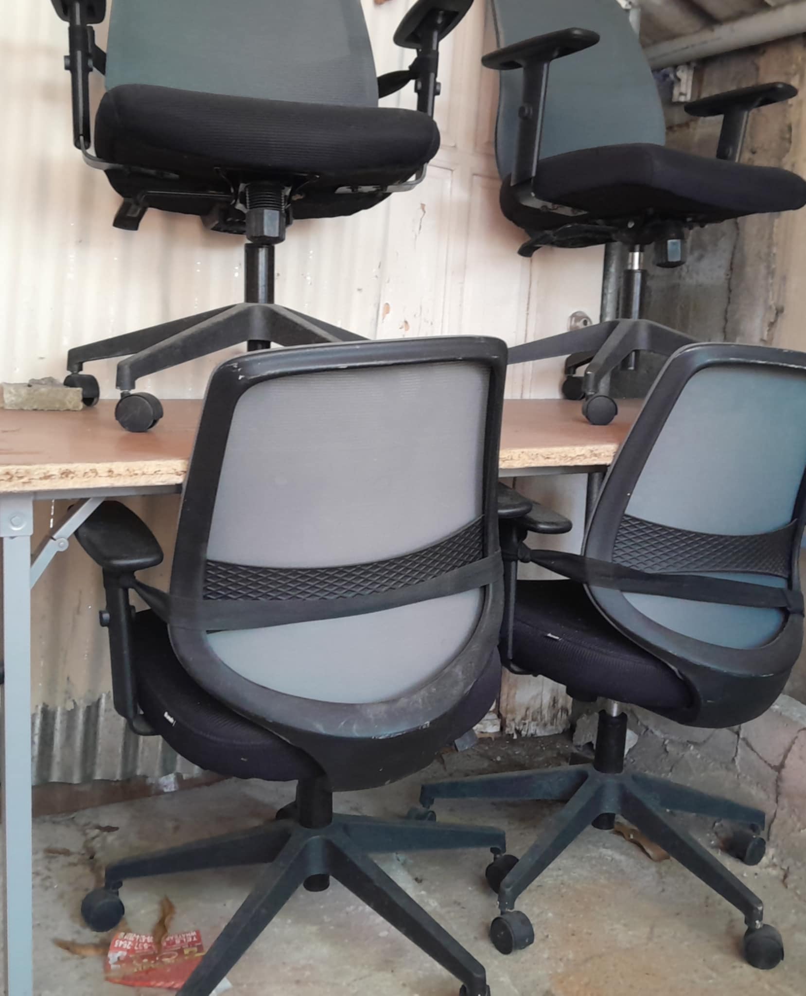 articulos de oficina - mesa plegable con 4 sillas de oficinas,oportunidad