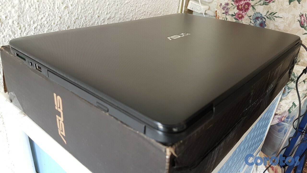 computadoras y laptops - laptop Asus 17 Pulg intel 7ma Gen Ram 4gb Disco 128gb SSD Sollido Wifi 3