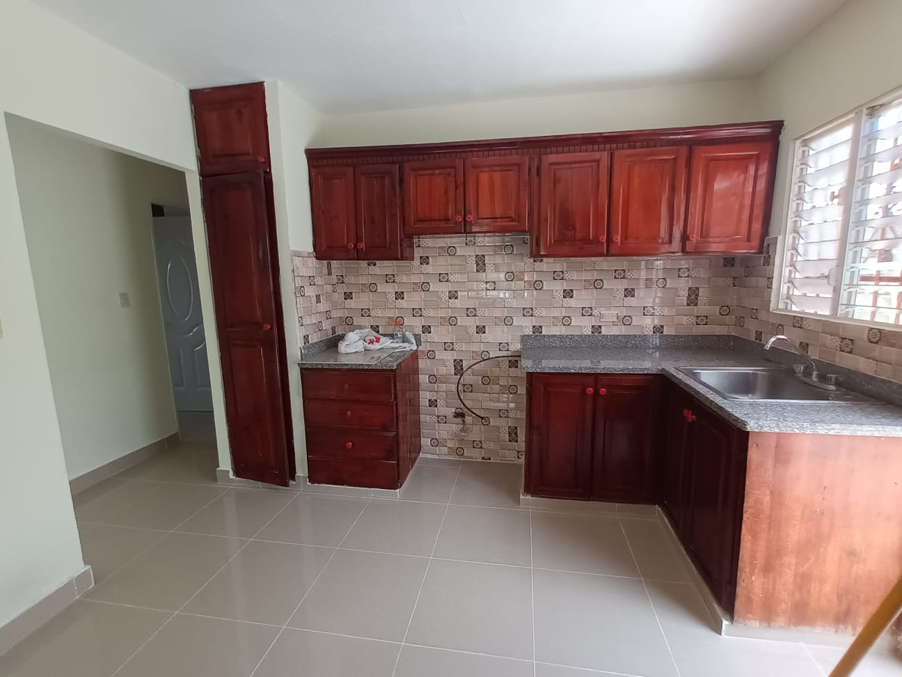 casas - Se alquila amplia casa  en Residencial Hispanio 0
