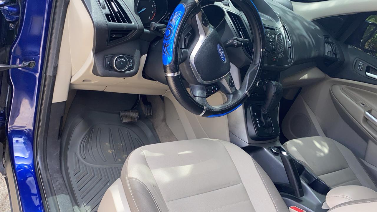 jeepetas y camionetas - Vendo Ford escape en muy buenas condiciones 2014  3