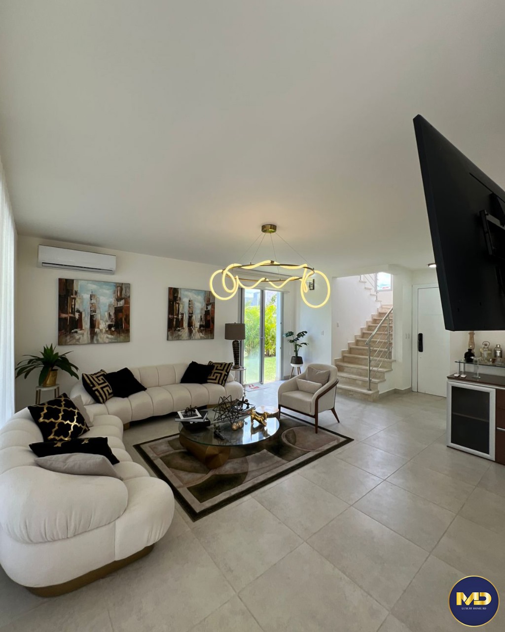 casas vacacionales y villas - Se Vende villa Amueblada, con terraza y piscina con Jacuzzi ubicada en La Romana 1