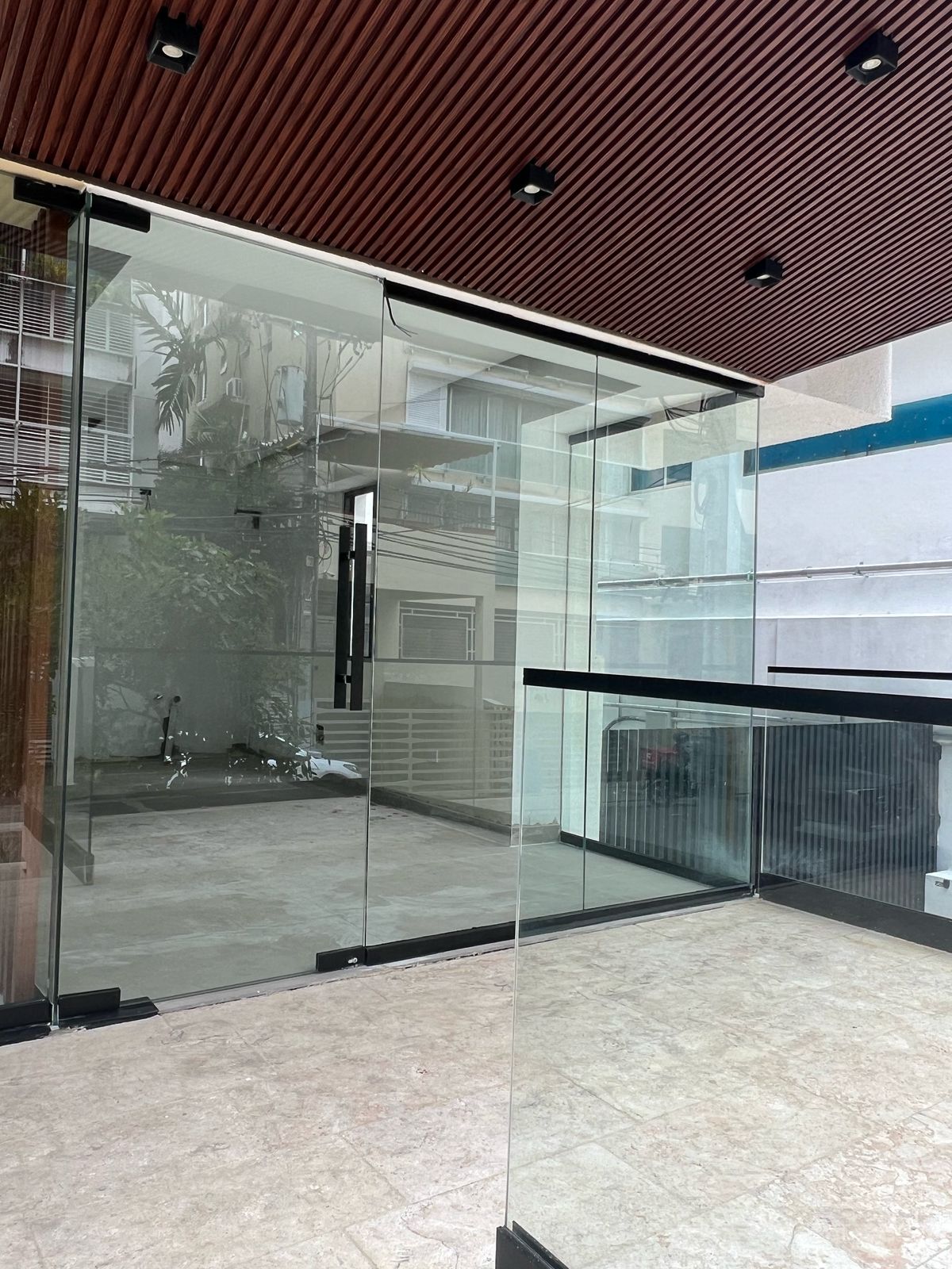 oficinas y locales comerciales - Local en alquiler primer Nivel en SERALLES  3
