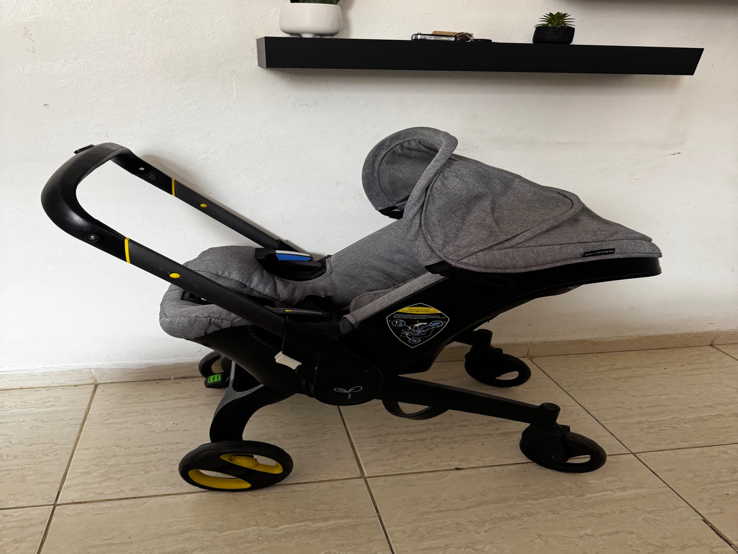 coches y sillas - Lo compré en 15mil lo doy en 10 está nuevo  0