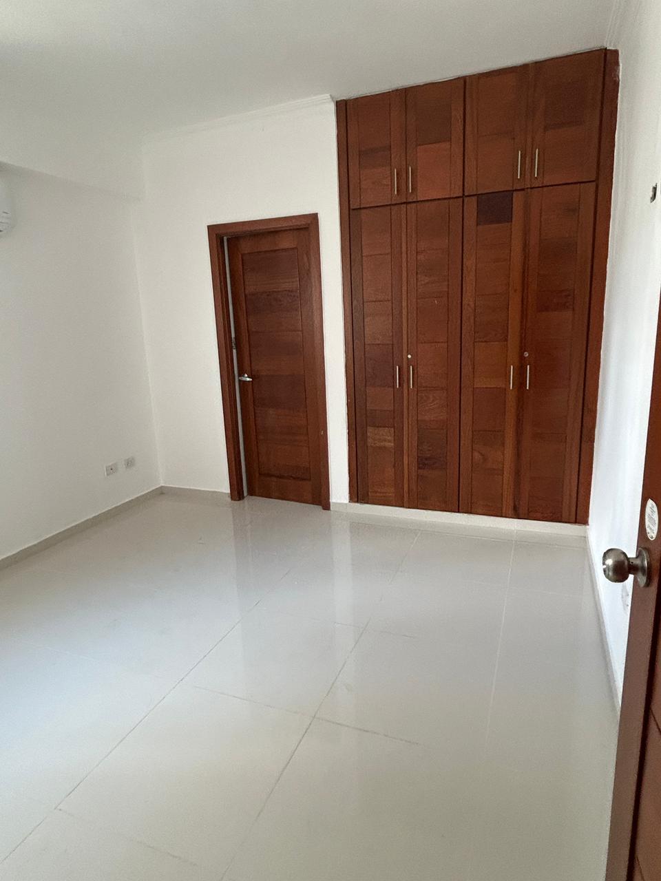 apartamentos - Apartamento en renta PISO ALTO en Evaristo Morales 5