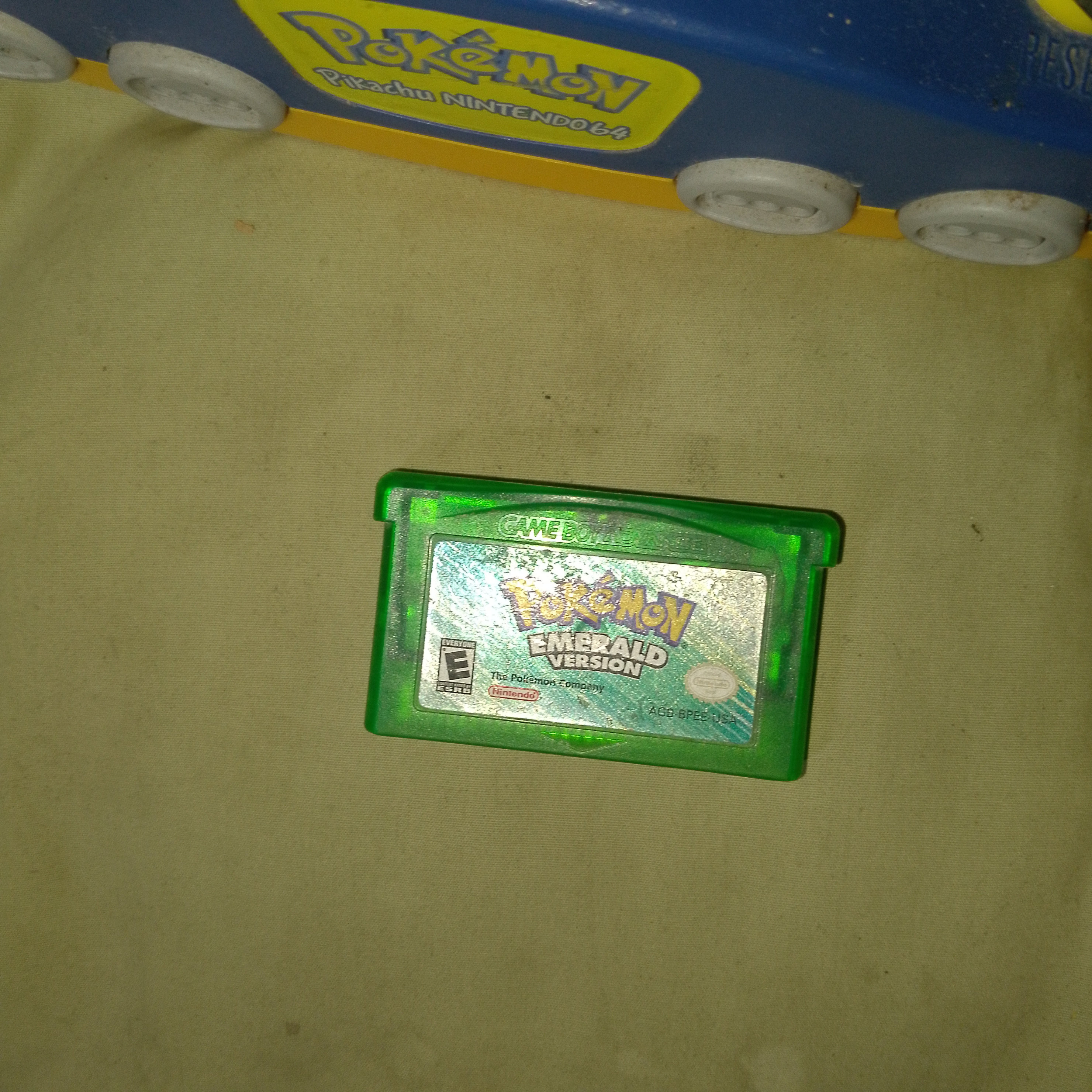 consolas y videojuegos - consola de nintendo 64 versión Pokémon y cintas de game boy esmeralda  1