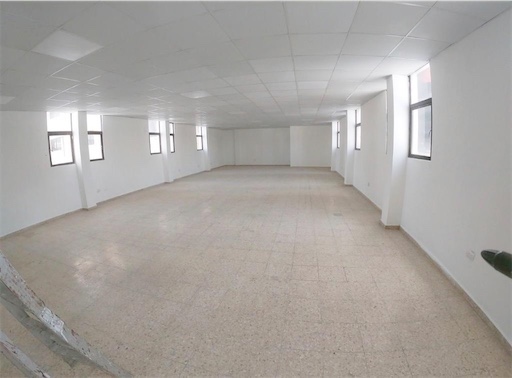 oficinas y locales comerciales - Local amplio en Naco 2