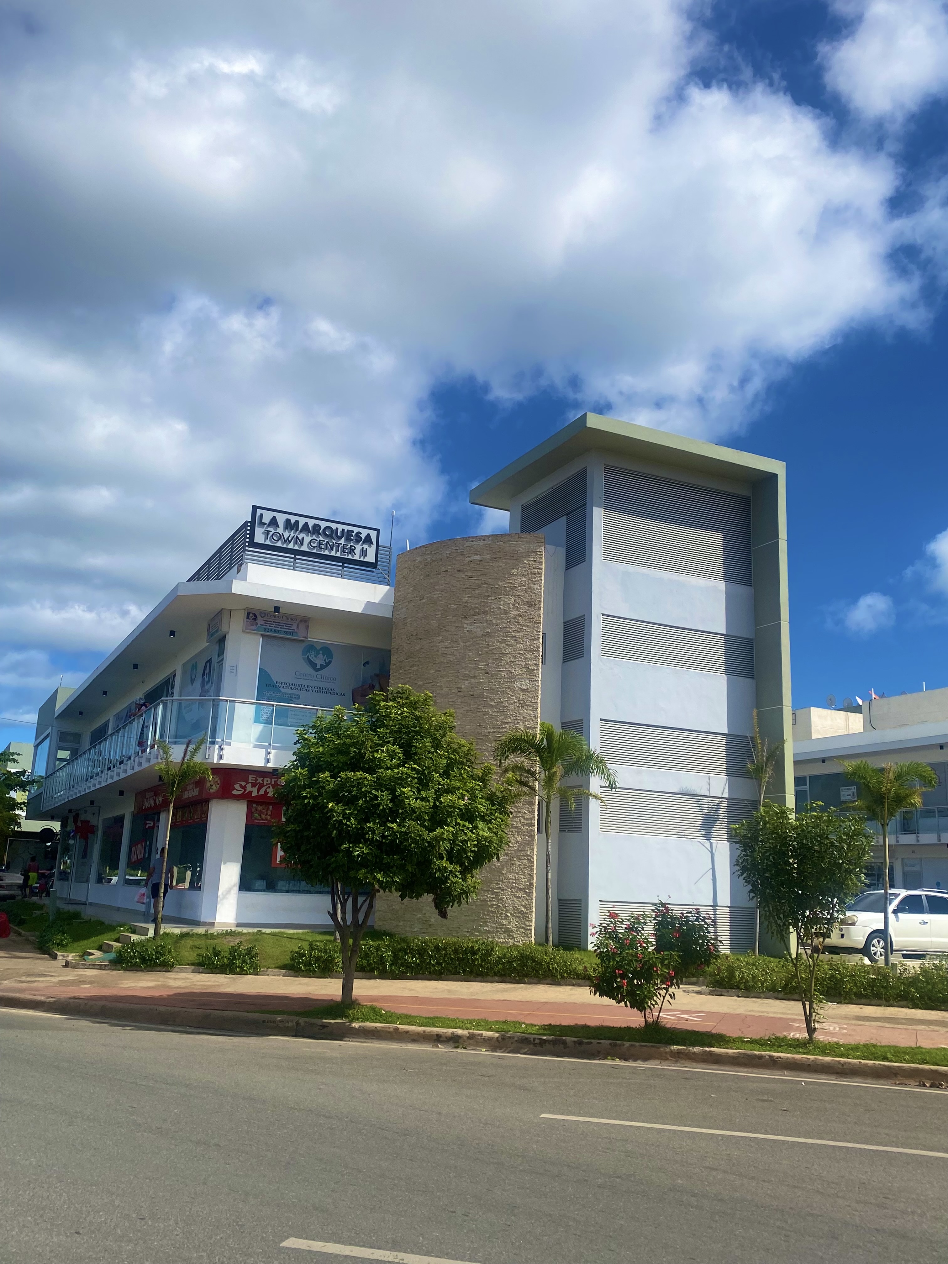 oficinas y locales comerciales - Local en alquiler ciudad Juan bosch 1