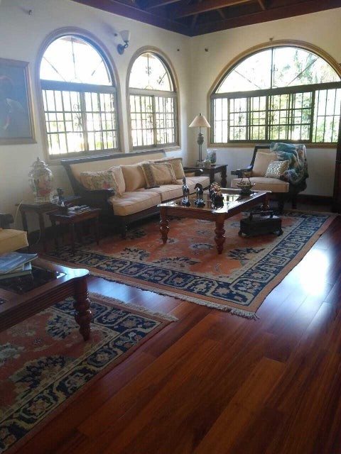 casas - Casa en venta #24-1376 amplia, con cómodas hab. jacuzzi, cocina con desayunador 0