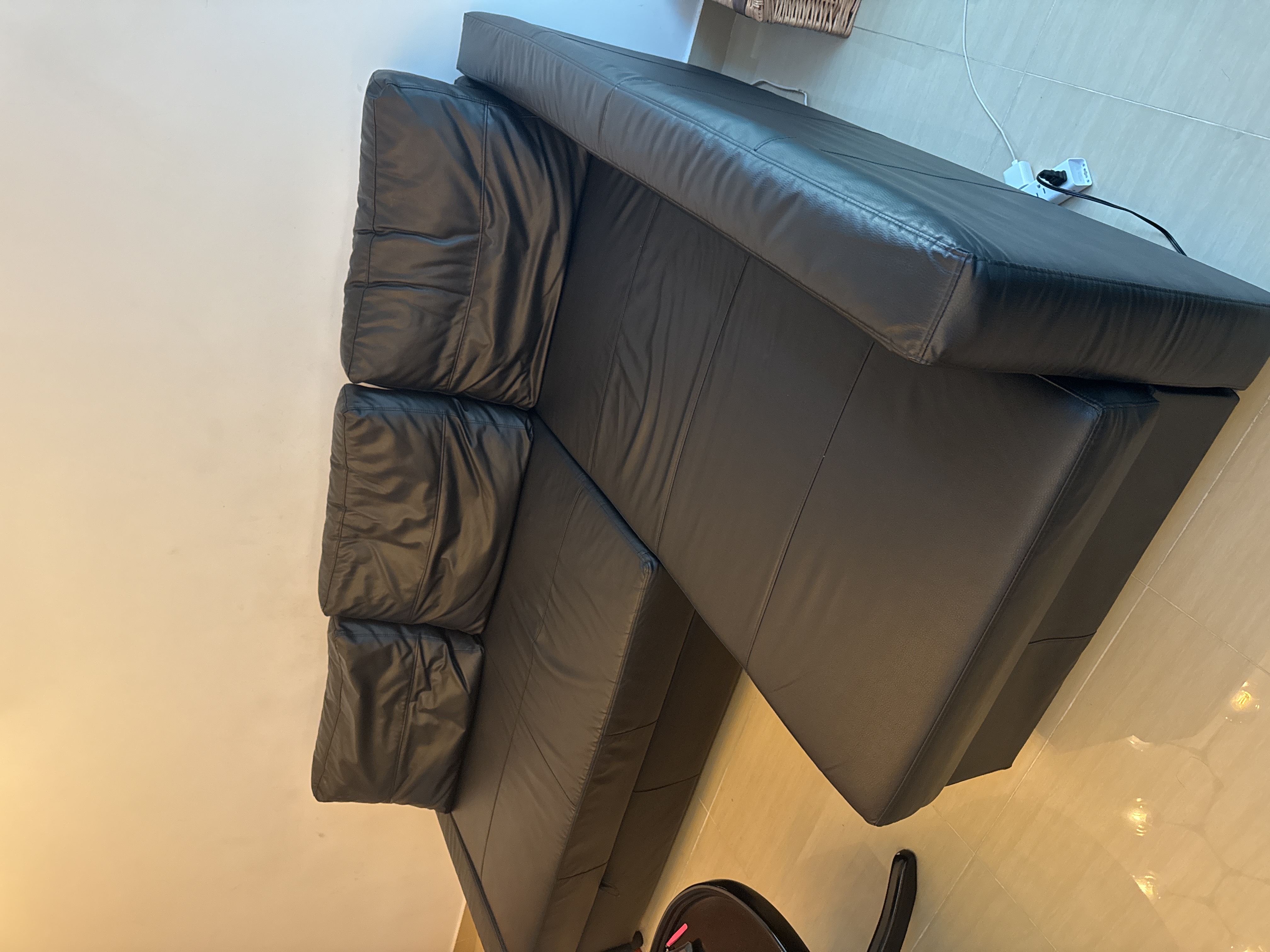 muebles y colchones - Mueble (sofa en L/ cama)  en leather excelentes condiciones. no pelado/no rayado