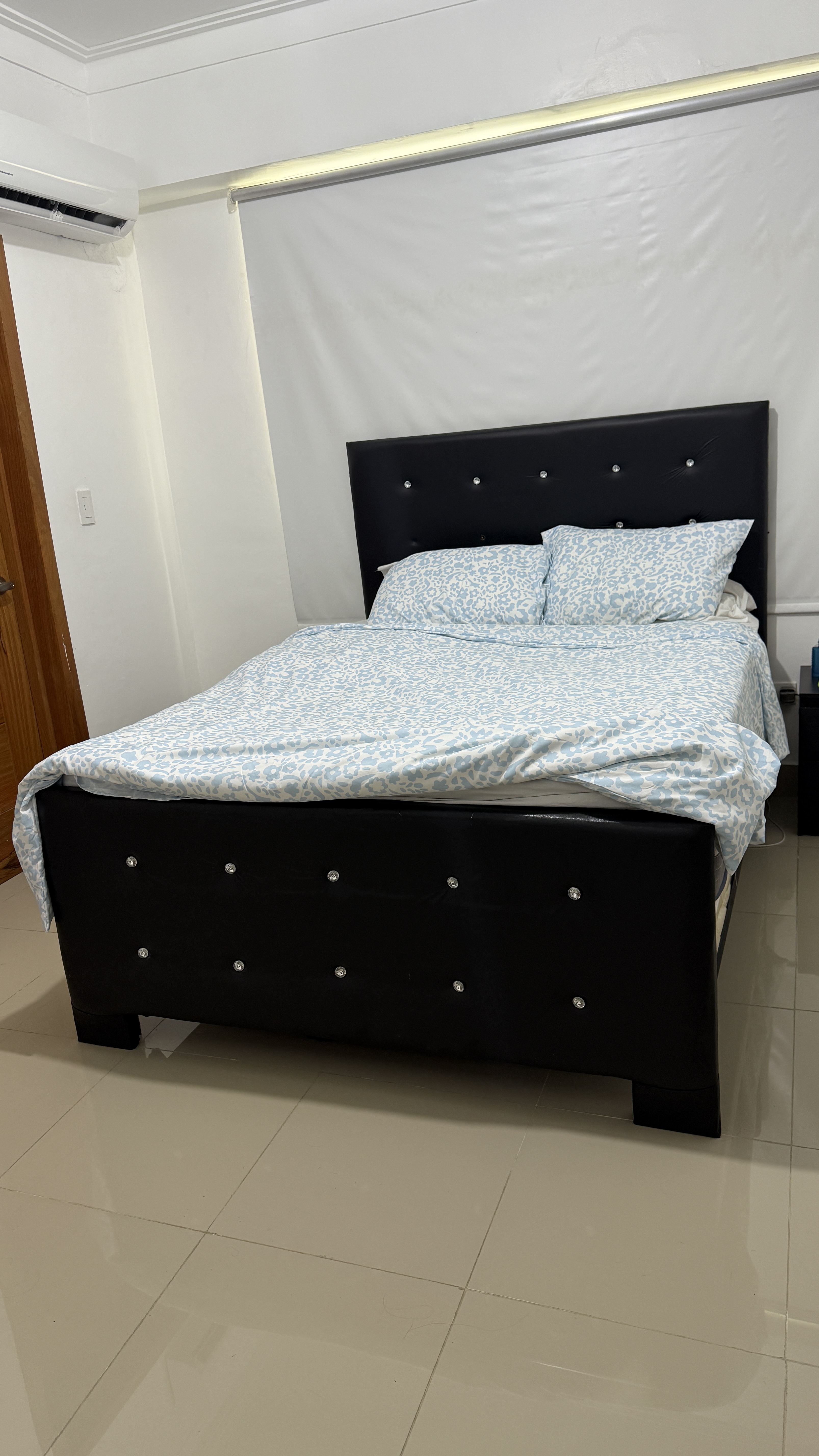 muebles y colchones - Cama Queen de 60”  1