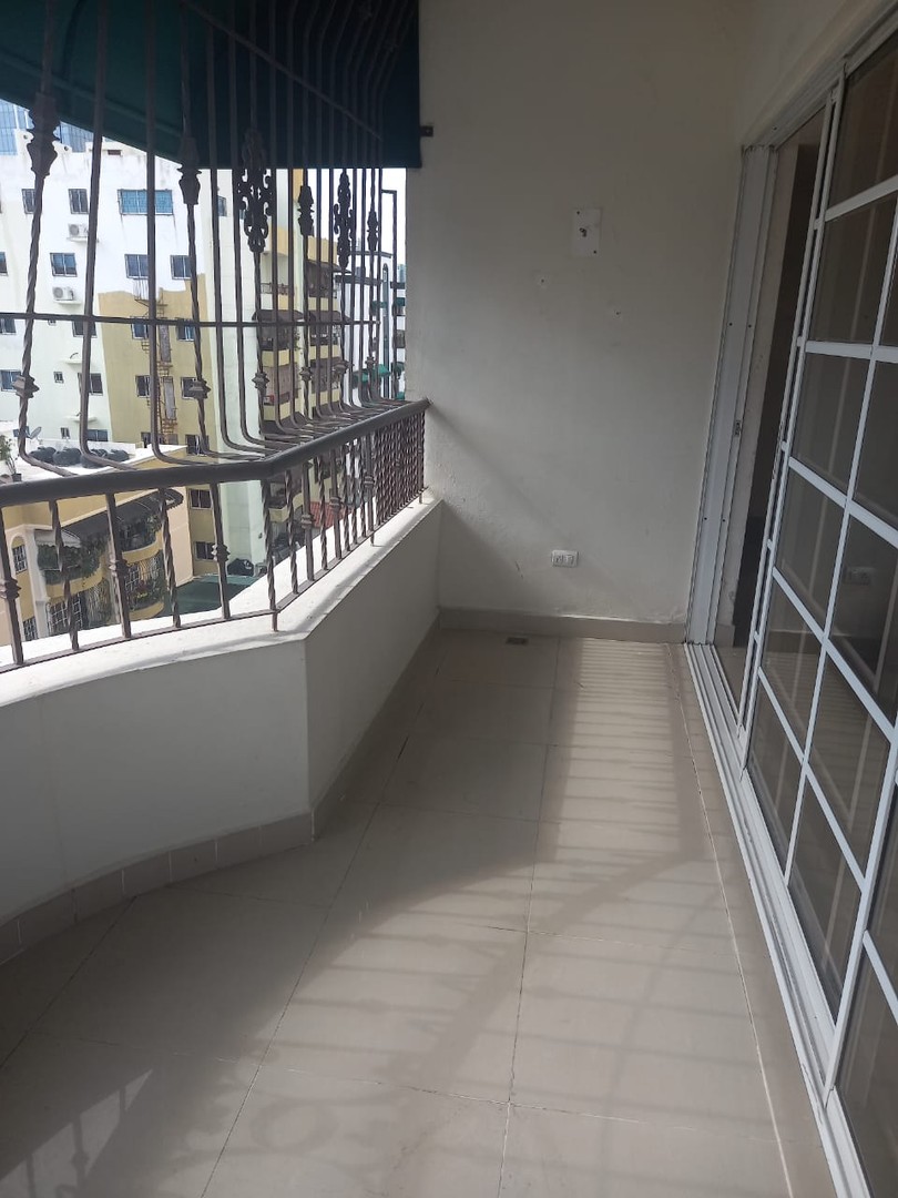 apartamentos - ALQUILO Apartamento de 215 metros en Bella vista a pocos metros de Downtown 2
