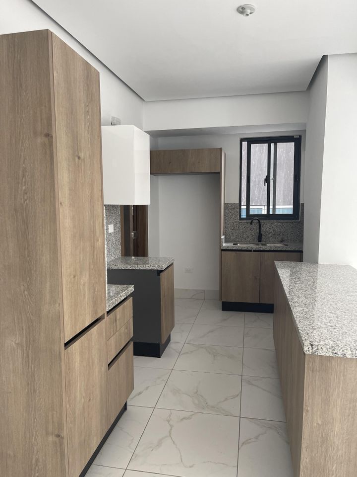 apartamentos - Apartamento en 2do nivel con terraza en Piantini  4
