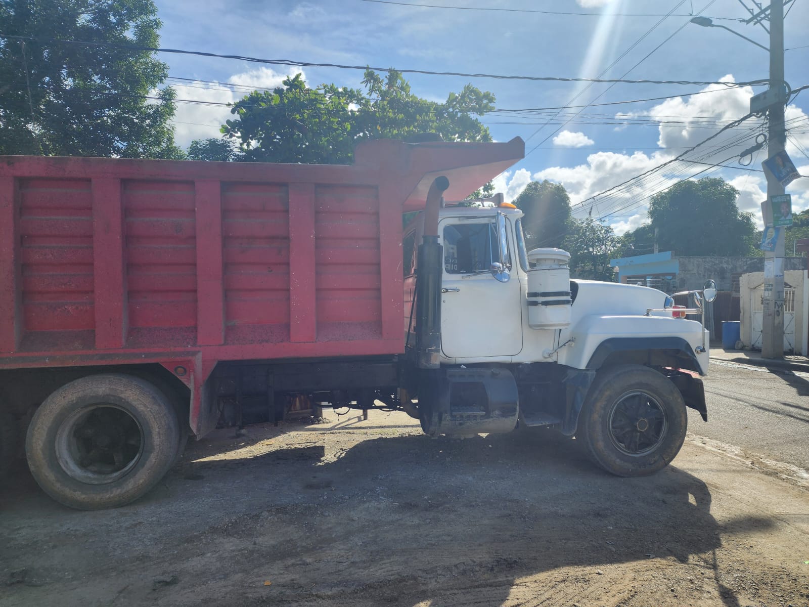 camiones y vehiculos pesados - Camion Mack volteo 3