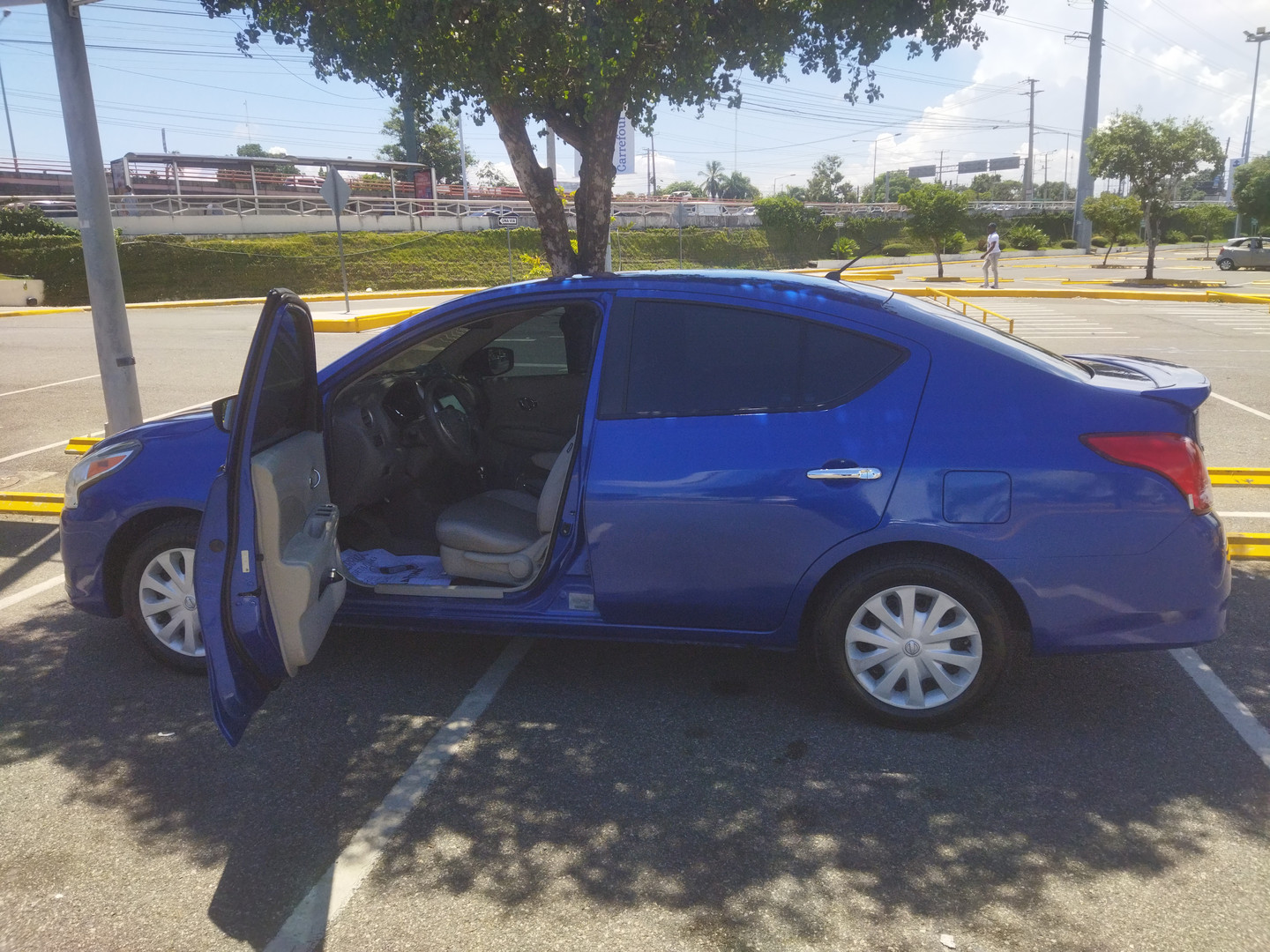 carros - Nissan versa azul 2015 400000 5