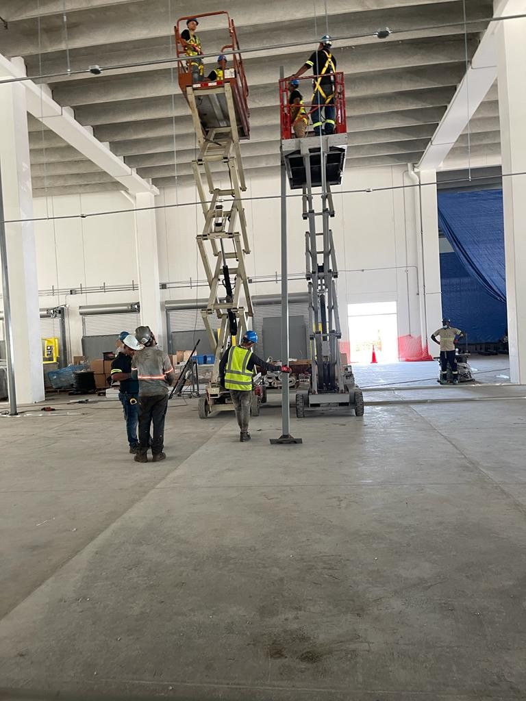 servicios profesionales - RENTA DE EQUIPOS INDUSTRIALES. - TIJERILLAS- MANLIFT - EQUIPOS PARA LA CONST. 2