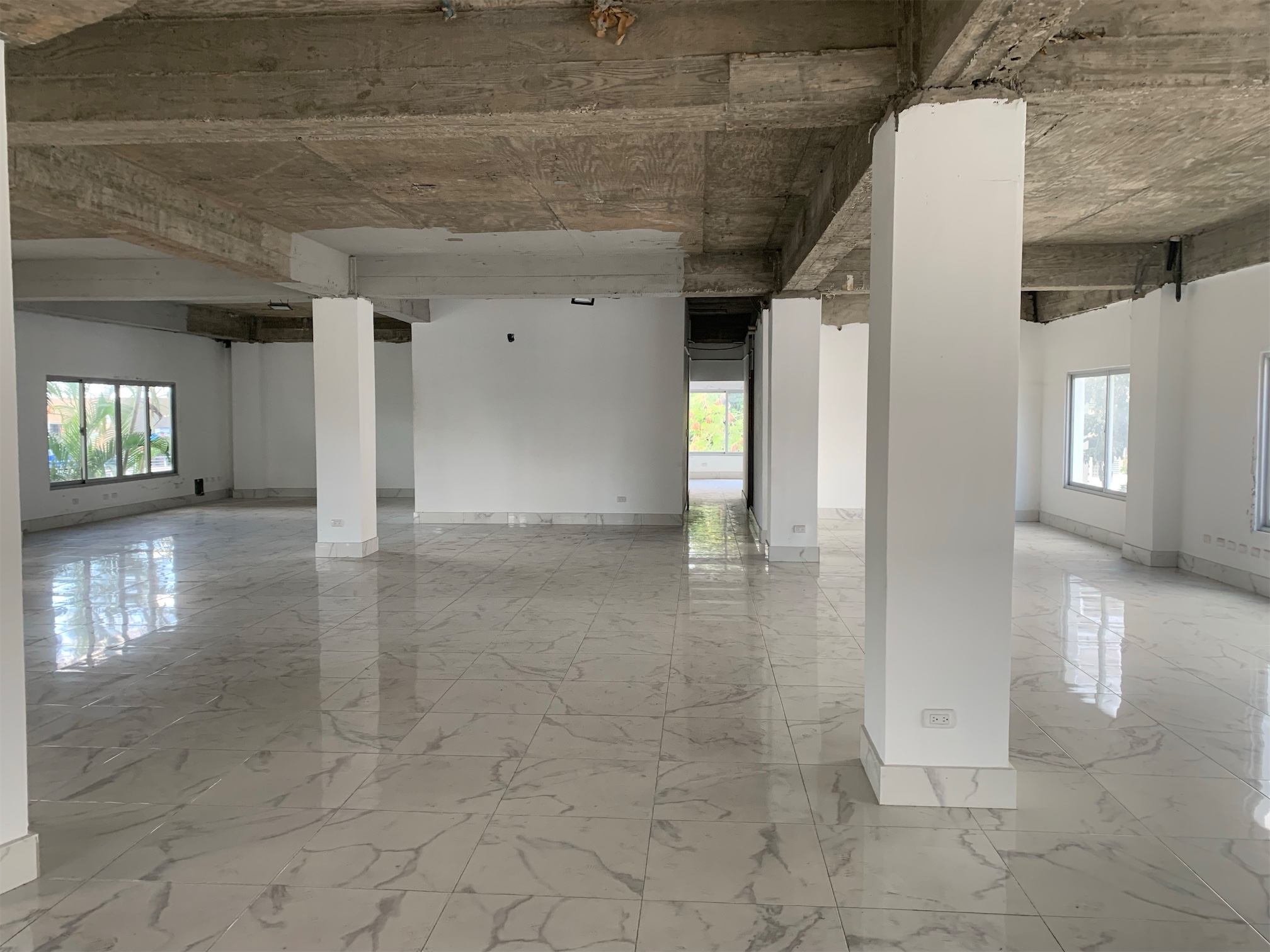 oficinas y locales comerciales - Local con espacio abierto 3 niveles 5