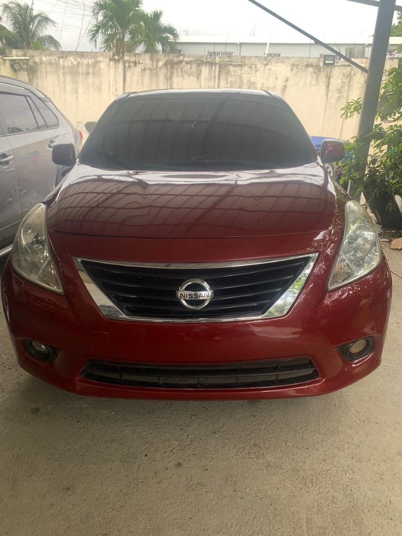 carros - Nissan versa 2014 en excelentes condiciones. 