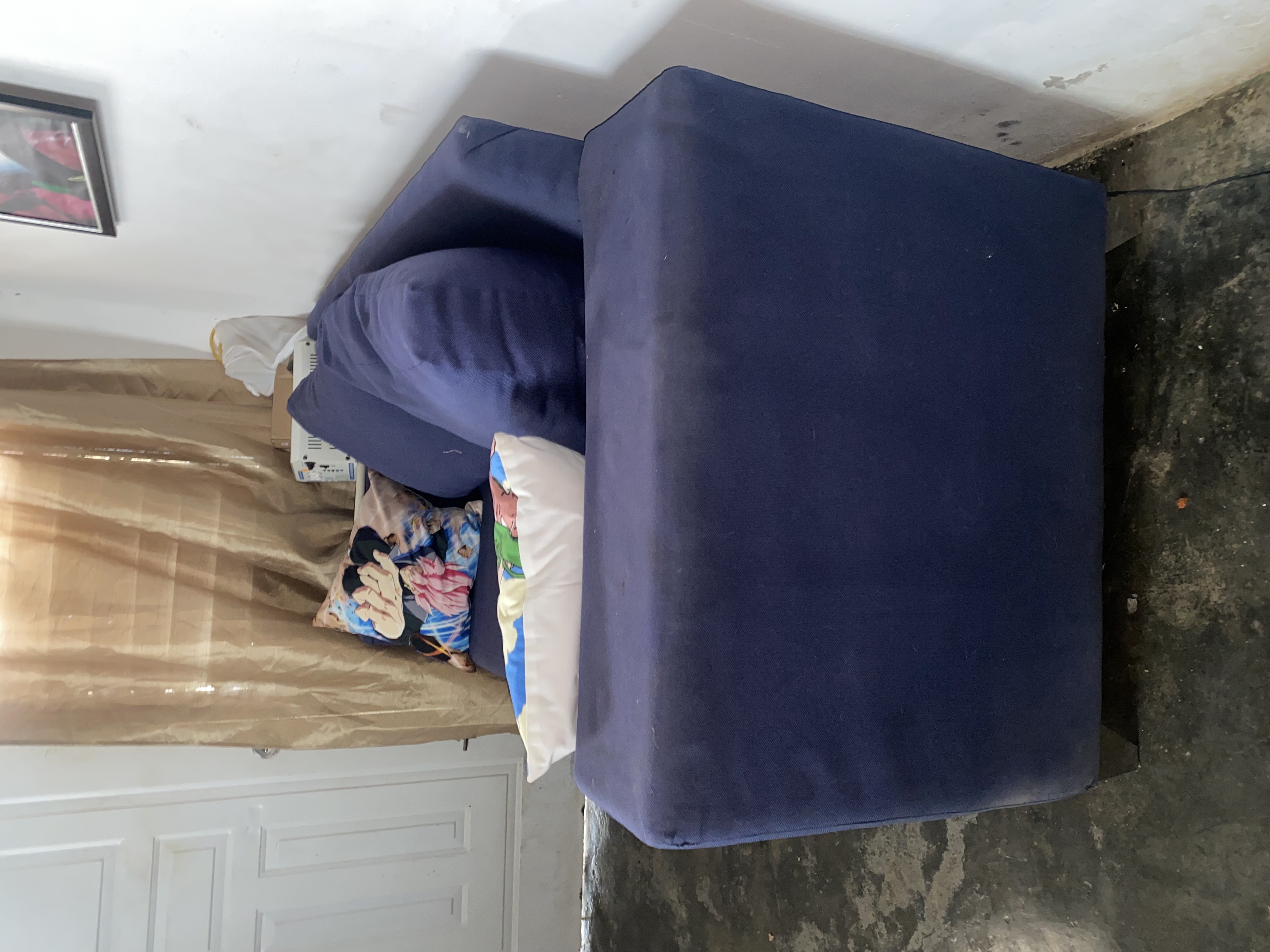muebles y colchones - Mueble + 2 butacas  1