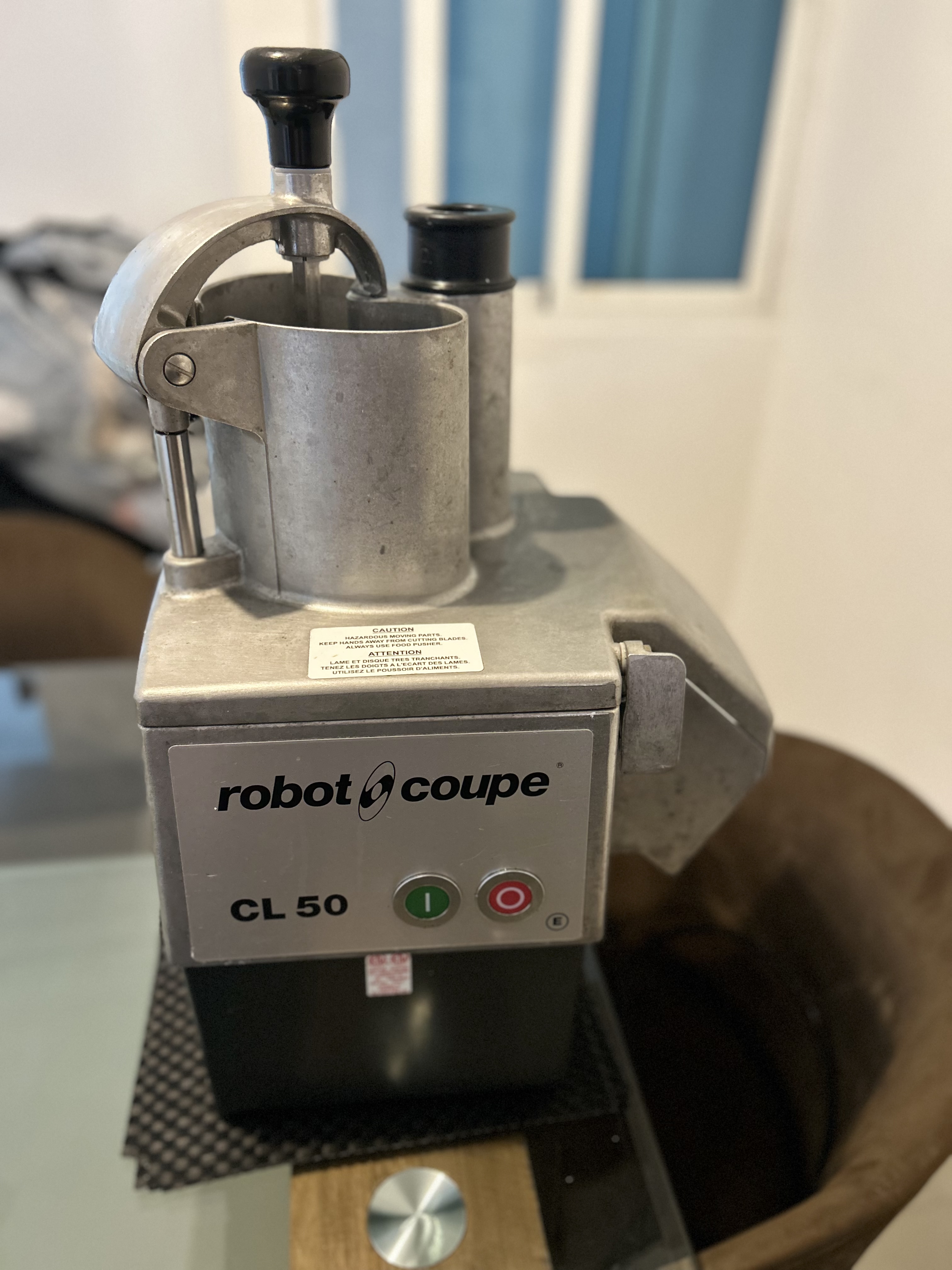 equipos profesionales - Procesador y cortador de vegetales industrial

Robot Coupe CL 50 , NUEVO 