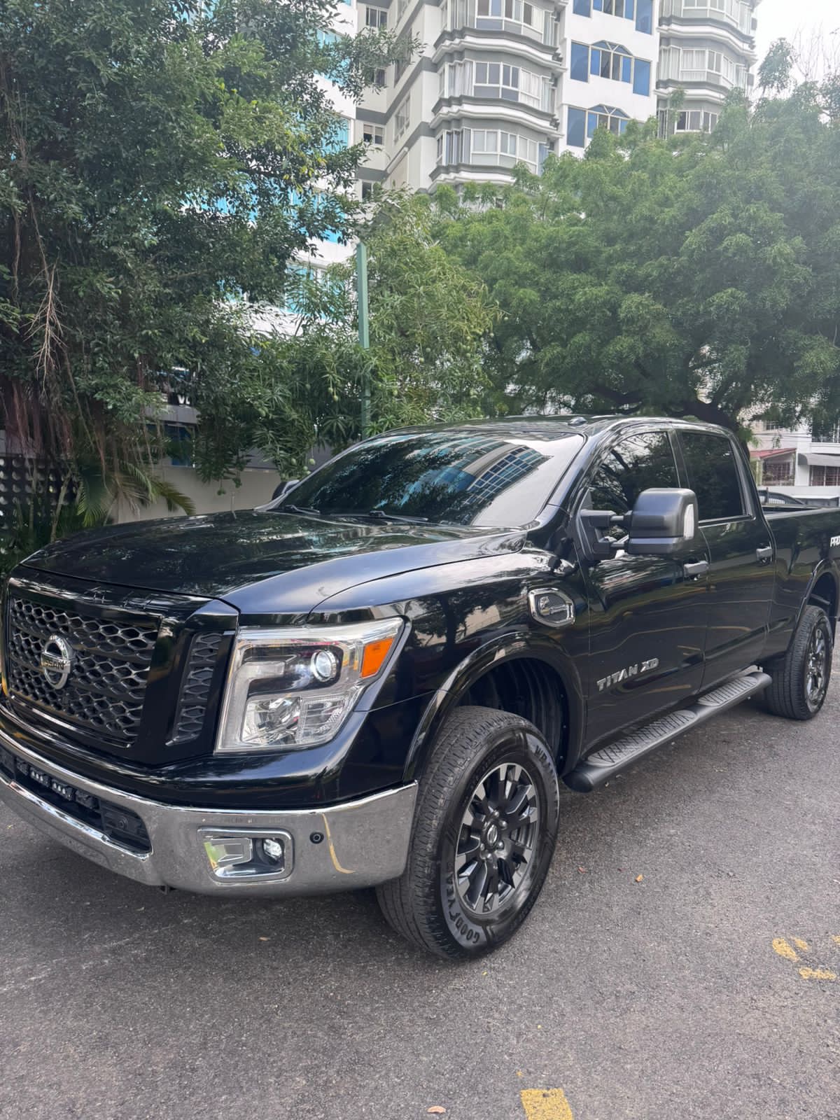 camiones y vehiculos pesados - Nissan Titán 2019  0