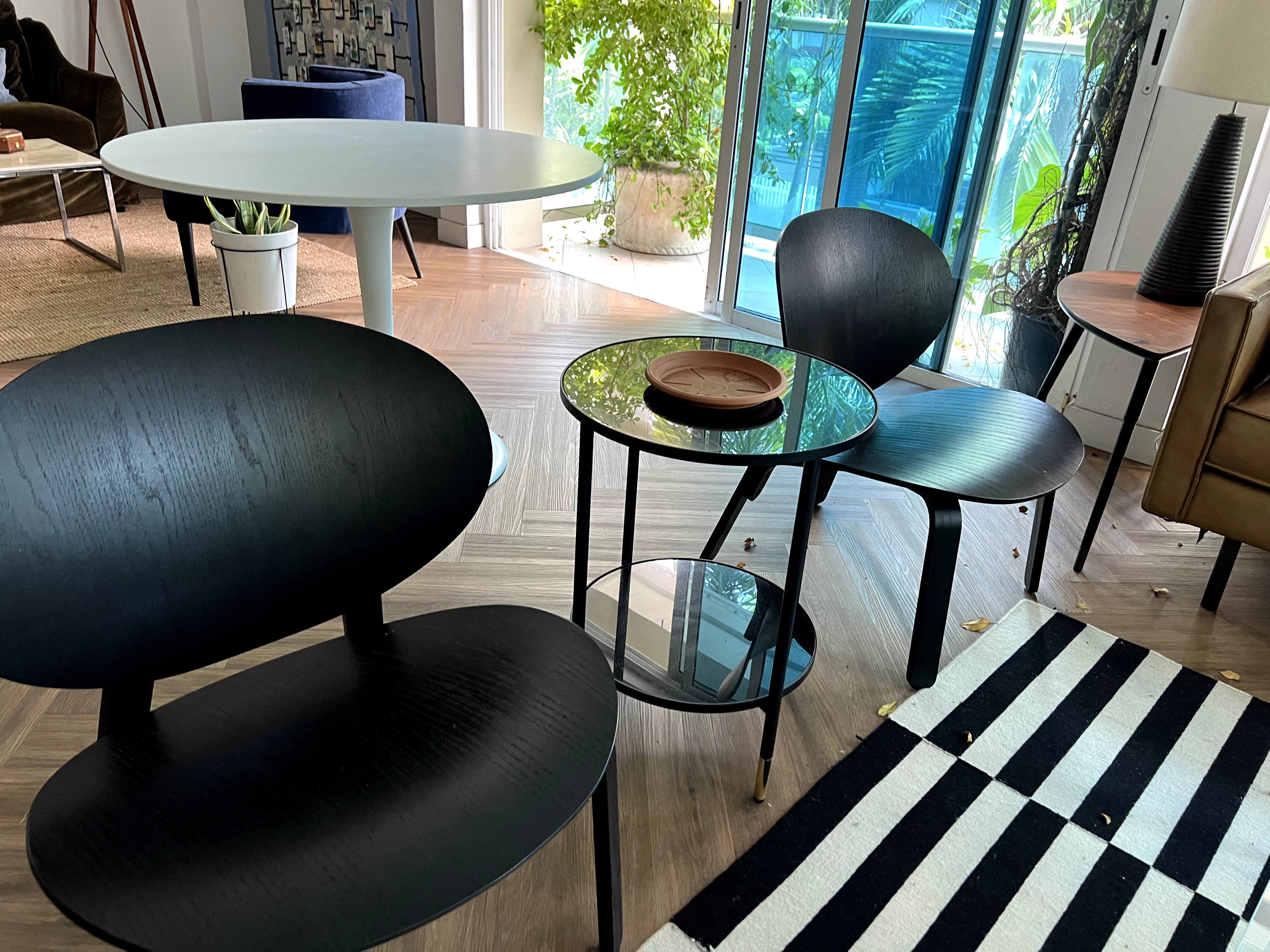 muebles y colchones - 2 sillas negras modernas 0