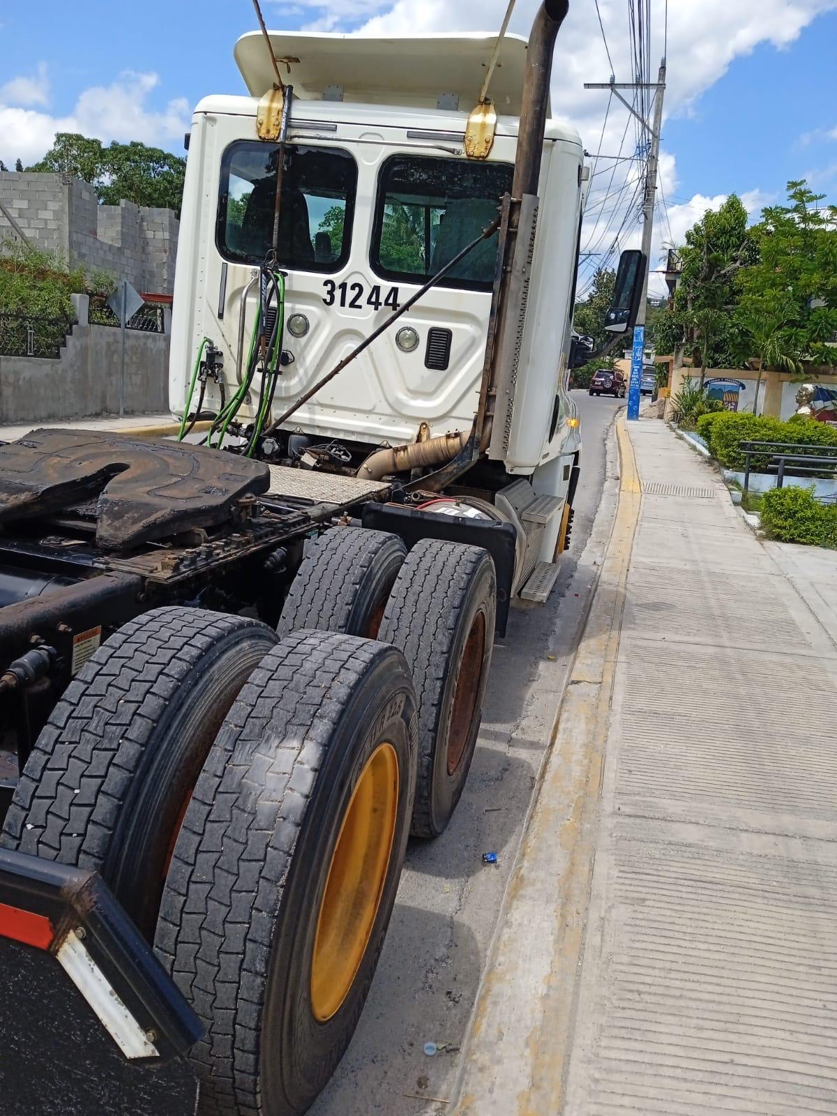 camiones y vehiculos pesados - Camión FREIGHTLINER CASCADIA 2012 4