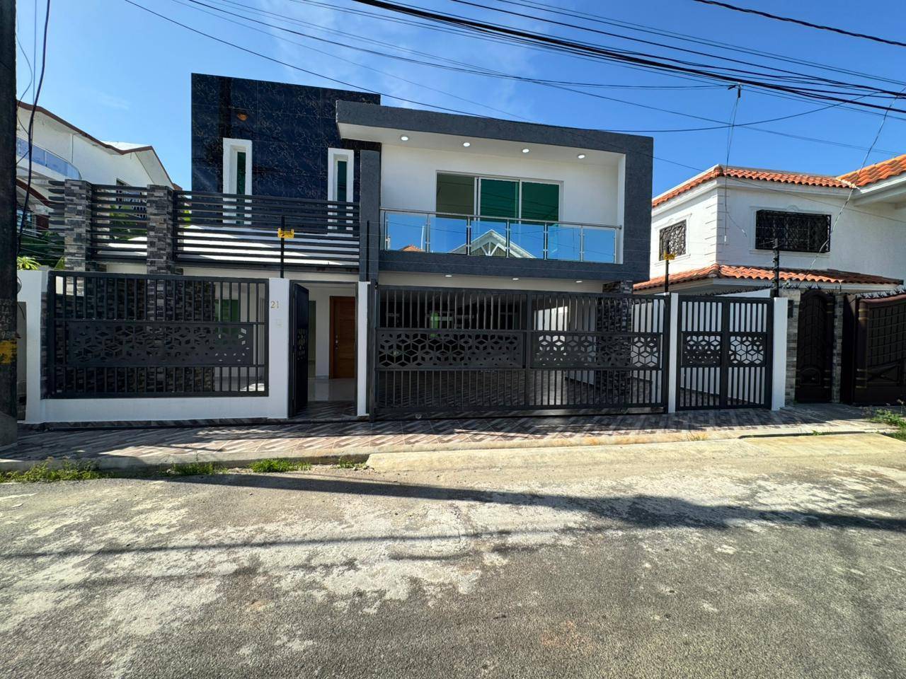 casas - Casa con piscina en prado oriental  0