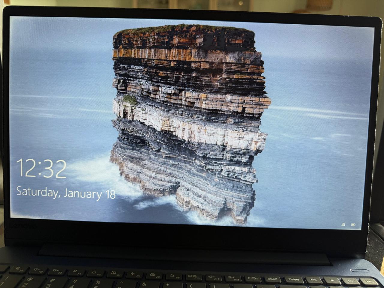 computadoras y laptops - Lenovo Ideapad 330S – Pantalla 15.6", Intel i3 6