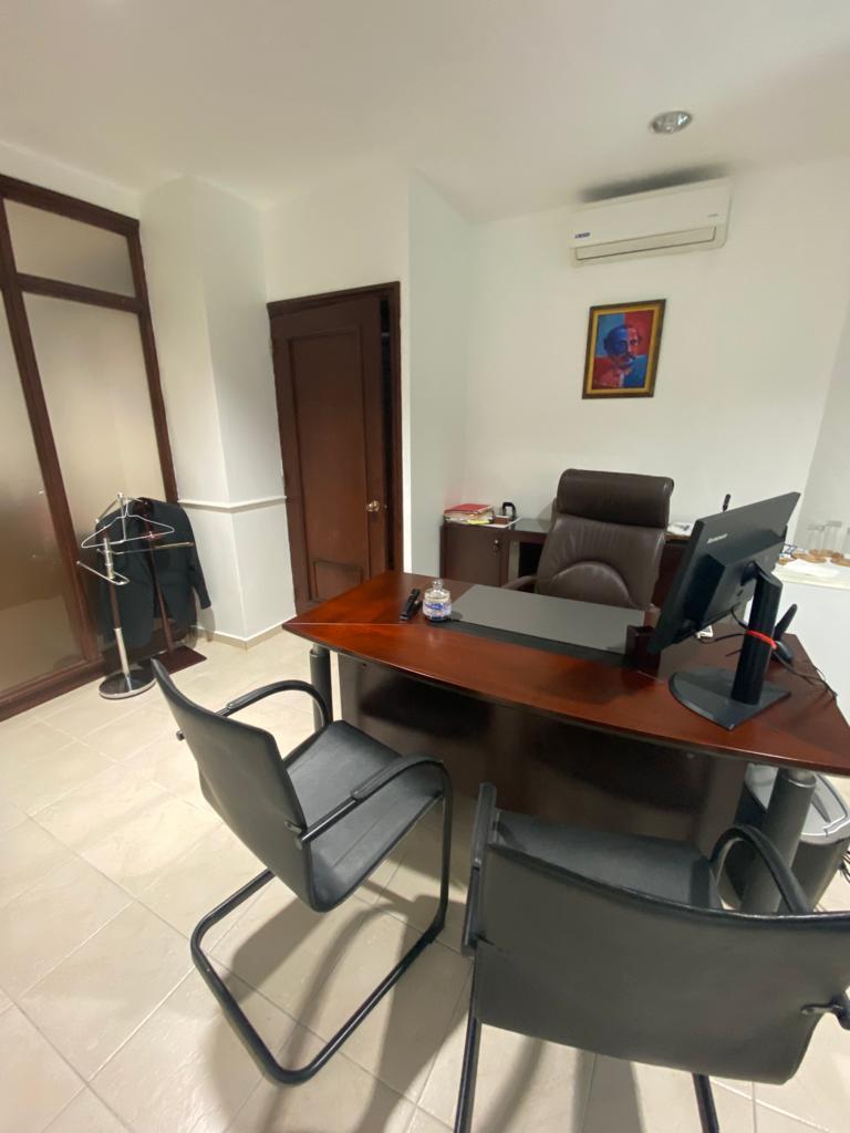 oficinas y locales comerciales - VENTA DE AMPLIA OFICINA EN GAZCUE (G-02) 7