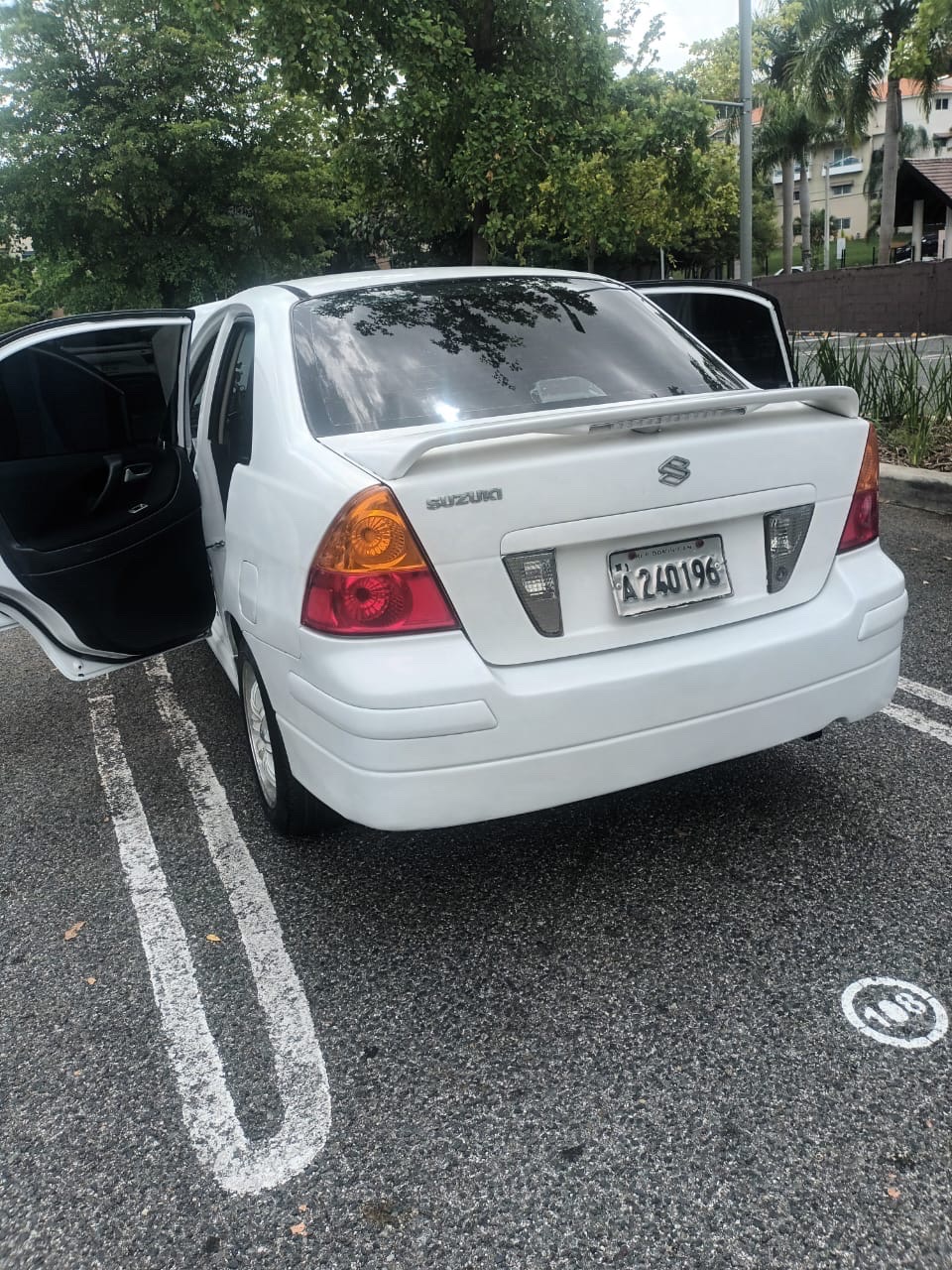 carros - vendo carro Suzuki aéreo 2005 como una niña  4