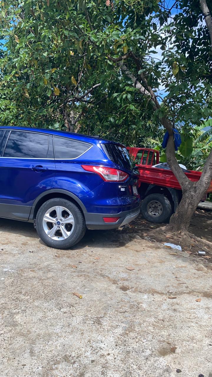 jeepetas y camionetas - Vendo Ford escape en muy buenas condiciones 2014  1