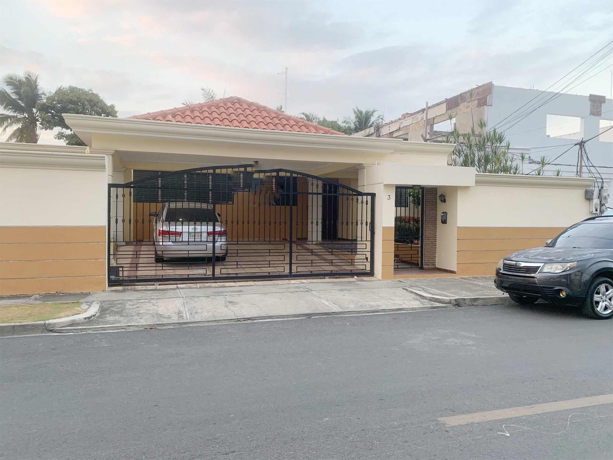 oficinas y locales comerciales - Casa con fines comerciales los prados 6