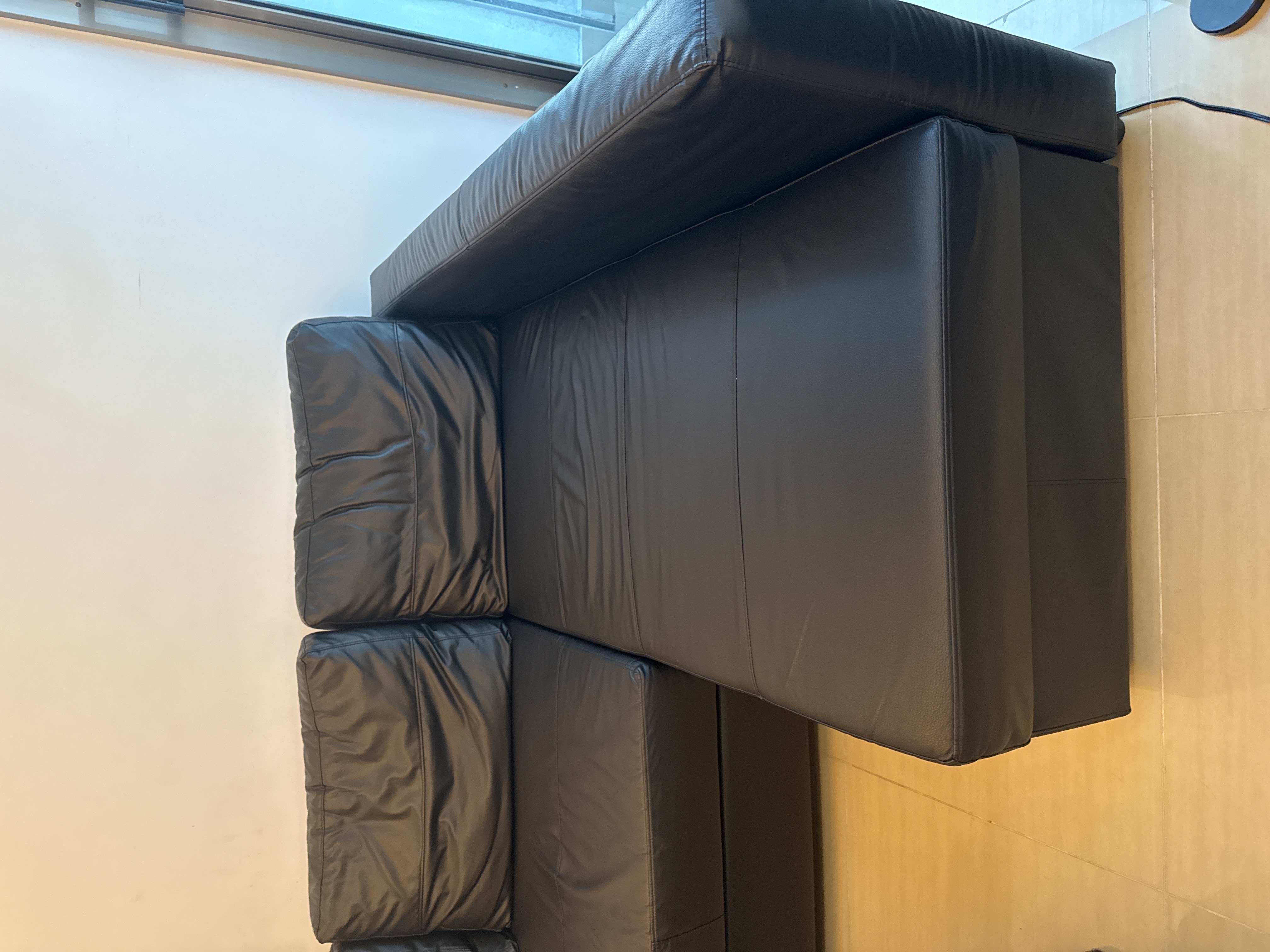 muebles y colchones - Mueble (sofa en L/ cama)  en leather excelentes condiciones. no pelado/no rayado 1