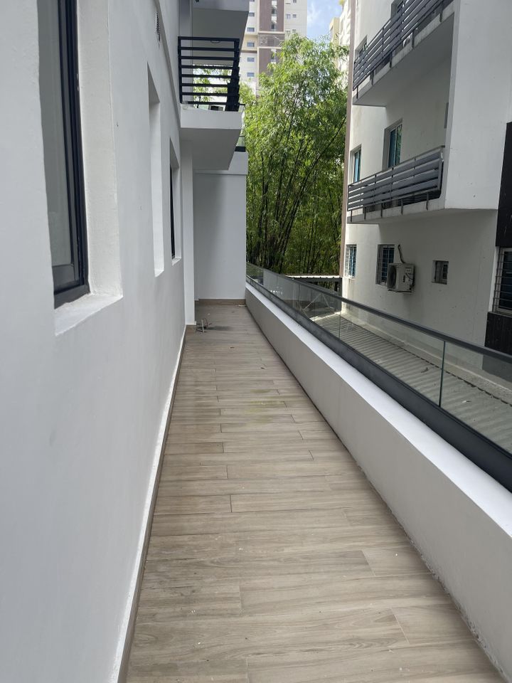 apartamentos - Apartamento en 2do nivel con terraza en Piantini  5