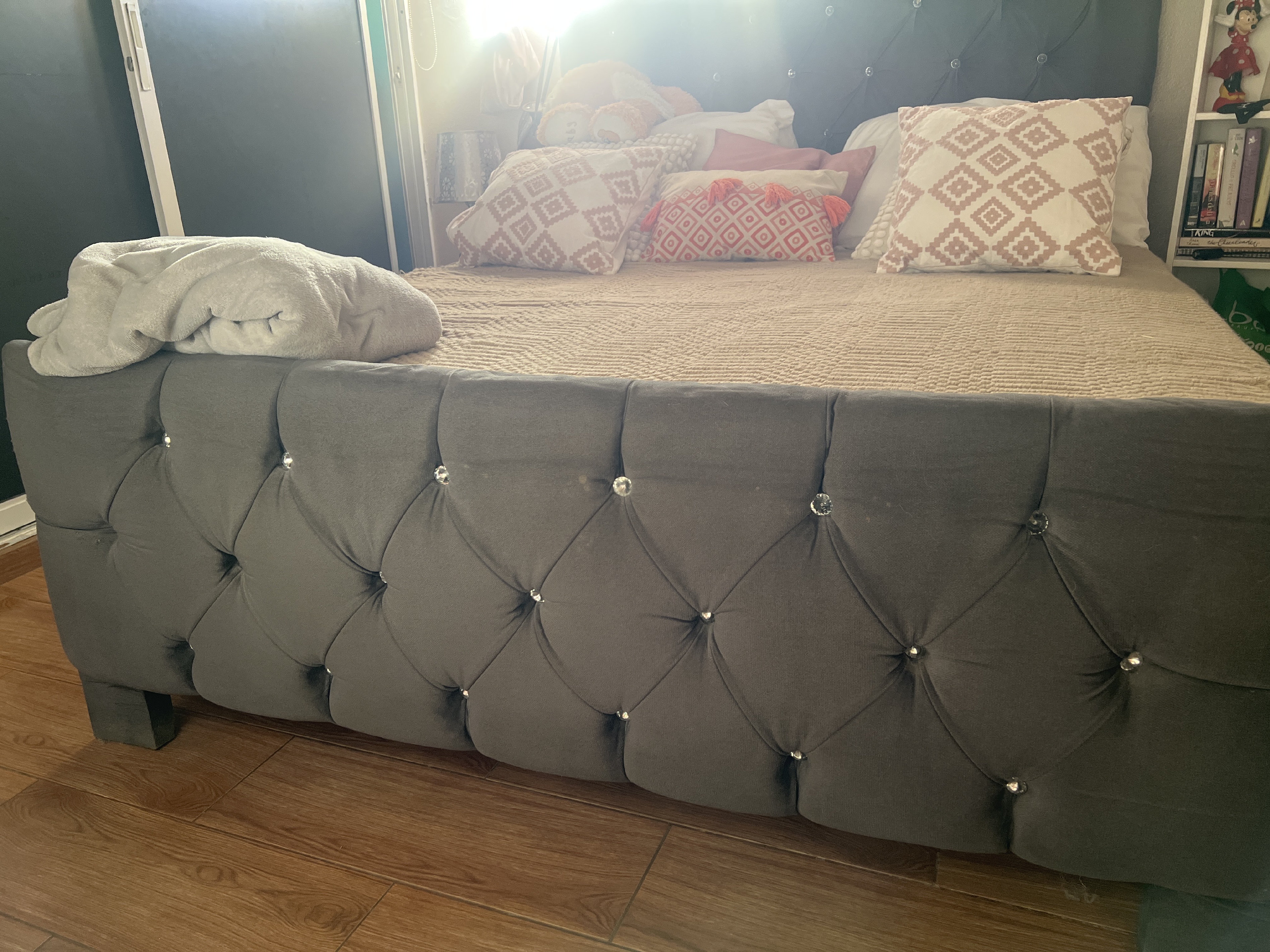 muebles y colchones - CAMA QUEEN CON COLCHÓN COMO NUEVA. PRECIO NEGOCIABLE  7