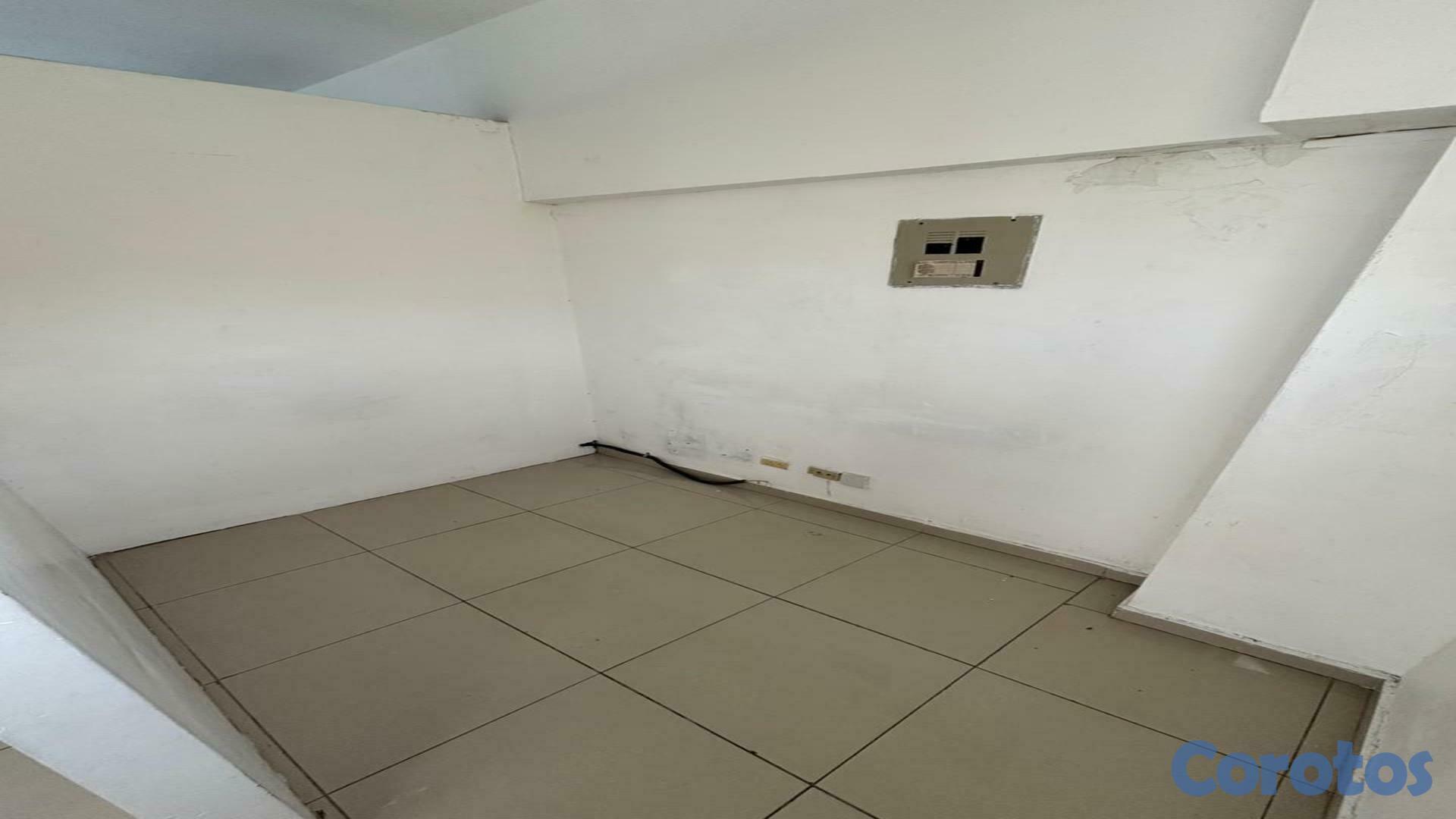 oficinas y locales comerciales - Local en alquiler en Plaza Comercial en Av Rep de Colombia 6