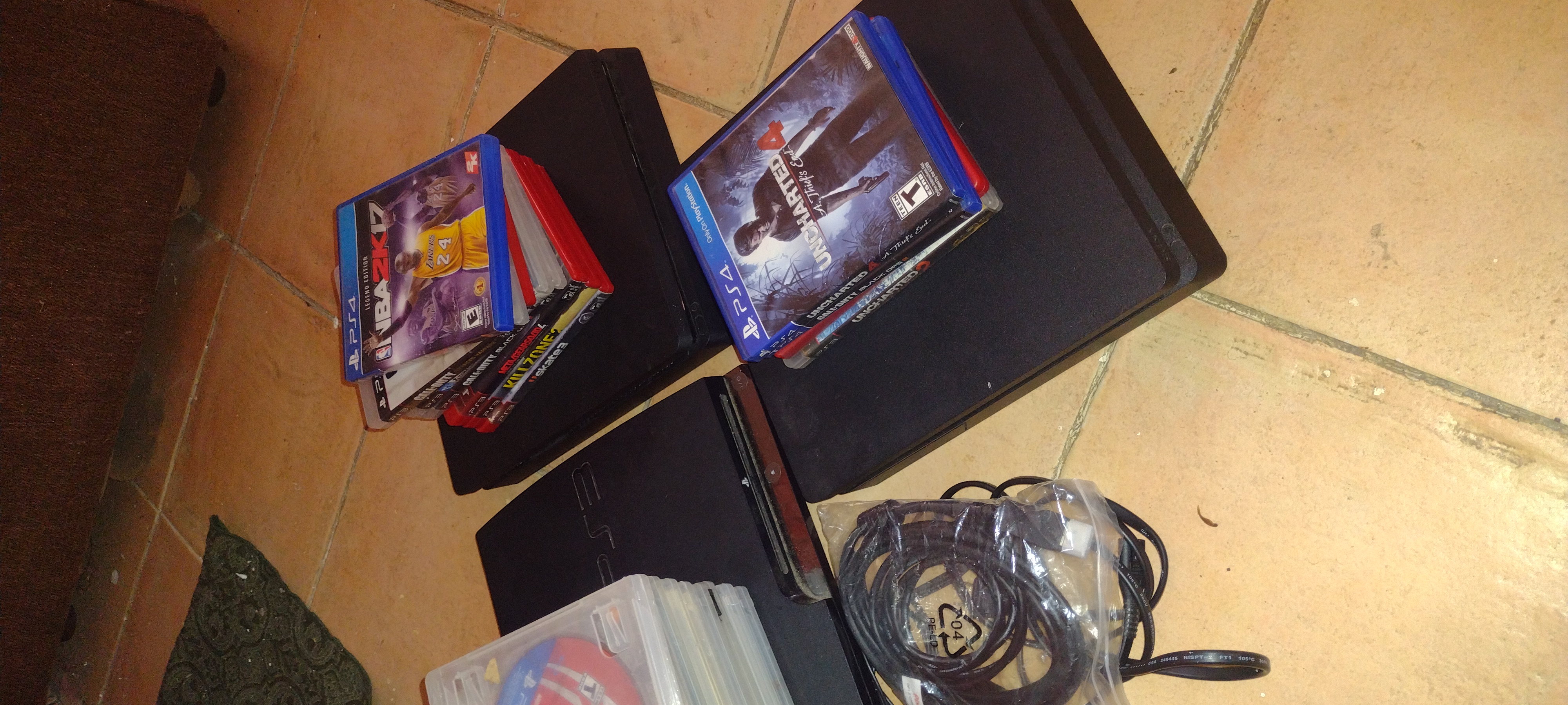 consolas y videojuegos - PlayStation 3 y PlayStation 4 Disponible 