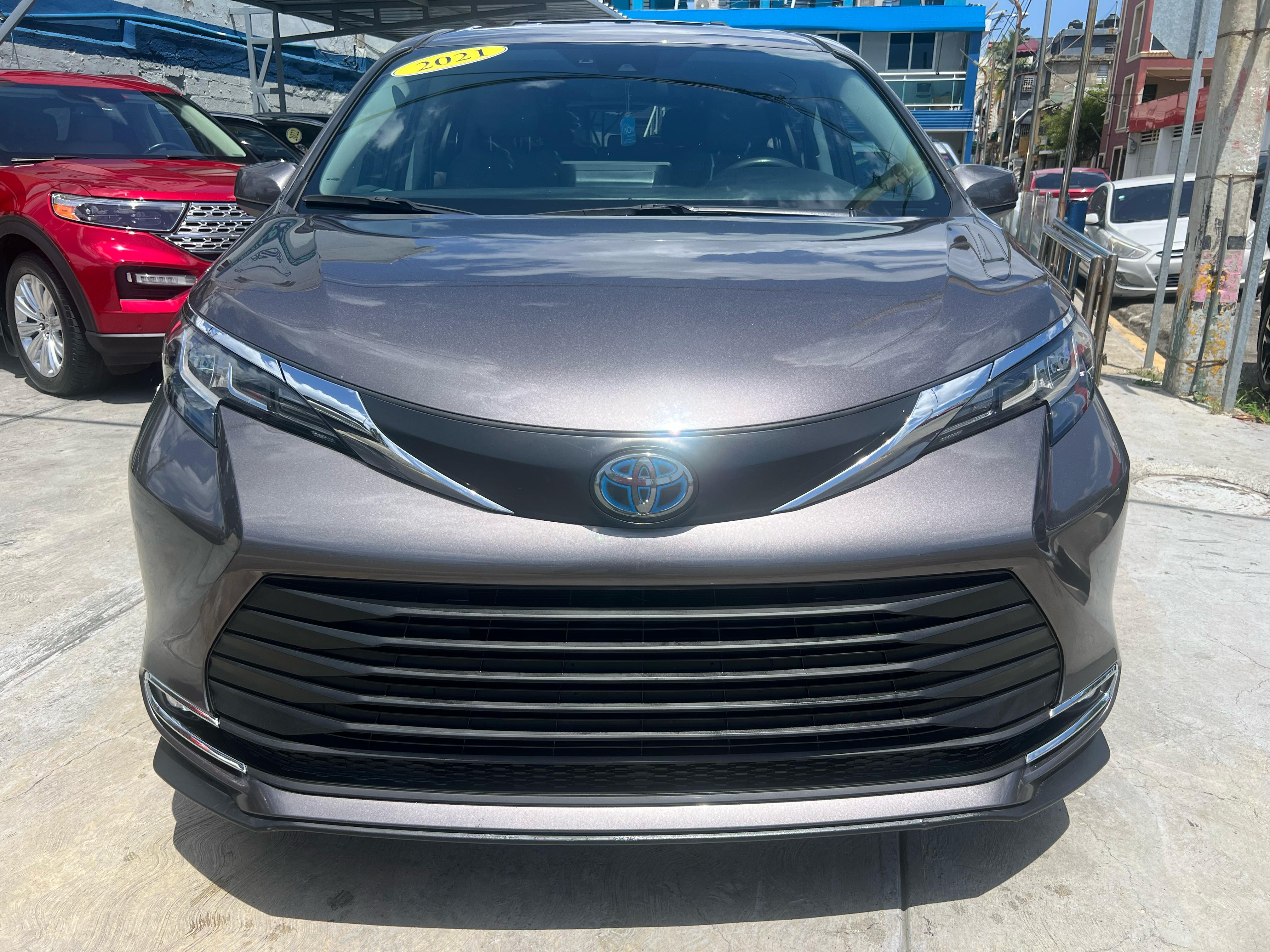 jeepetas y camionetas - Toyota Sienna LE 2021 6