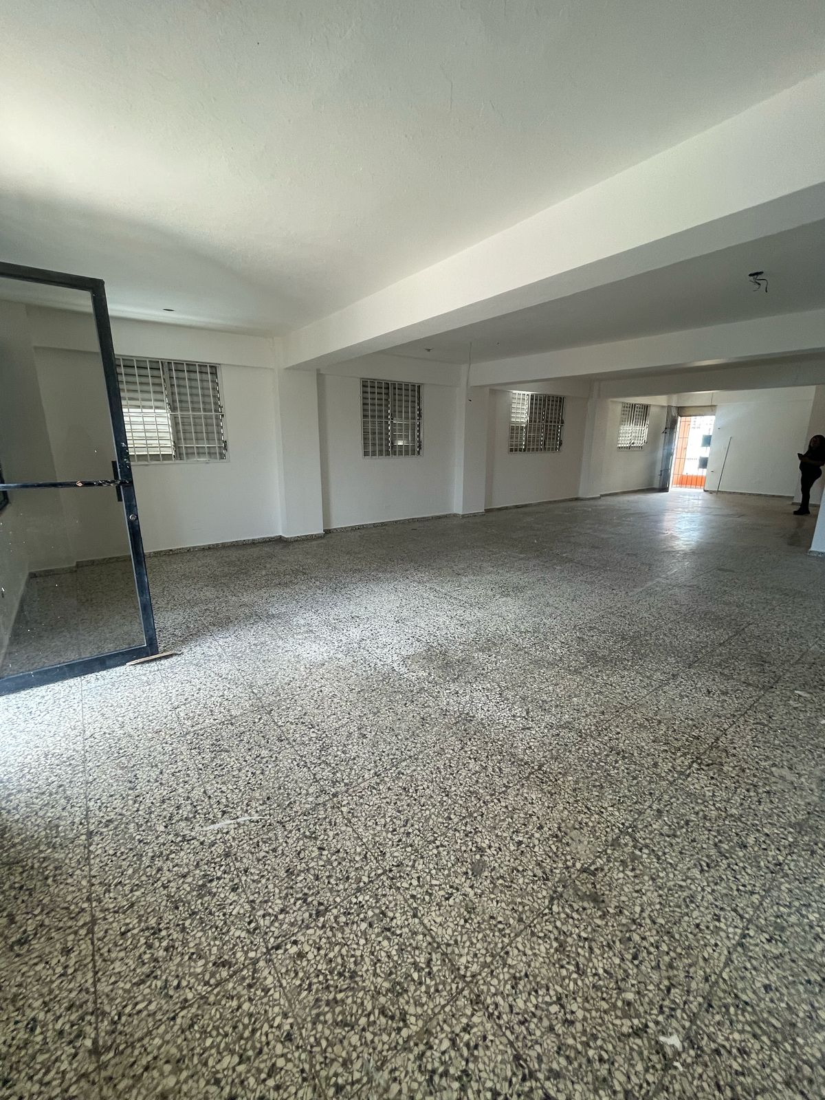 oficinas y locales comerciales - Local comercial en alquiler, Sector Los Mina 6