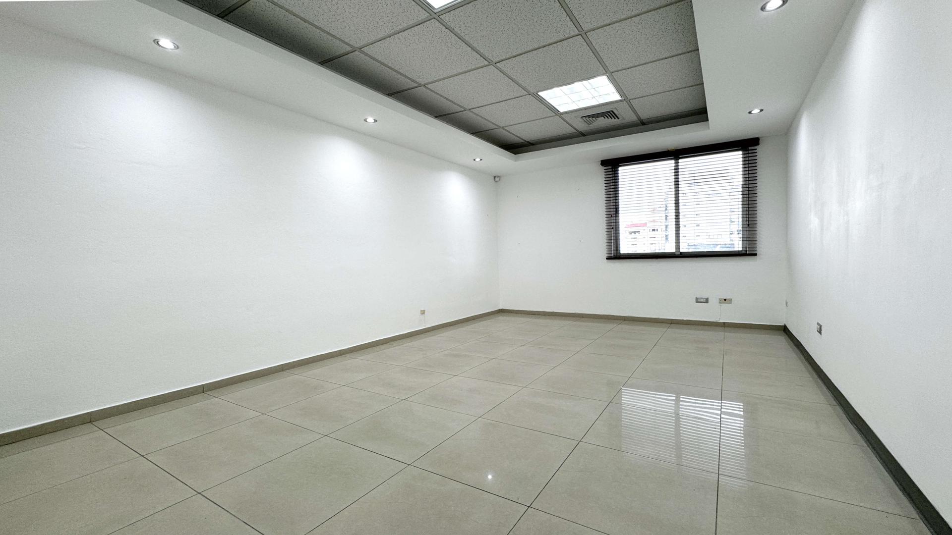 oficinas y locales comerciales - Local / Oficina Ensanche Paraíso en Santo Domingo 5