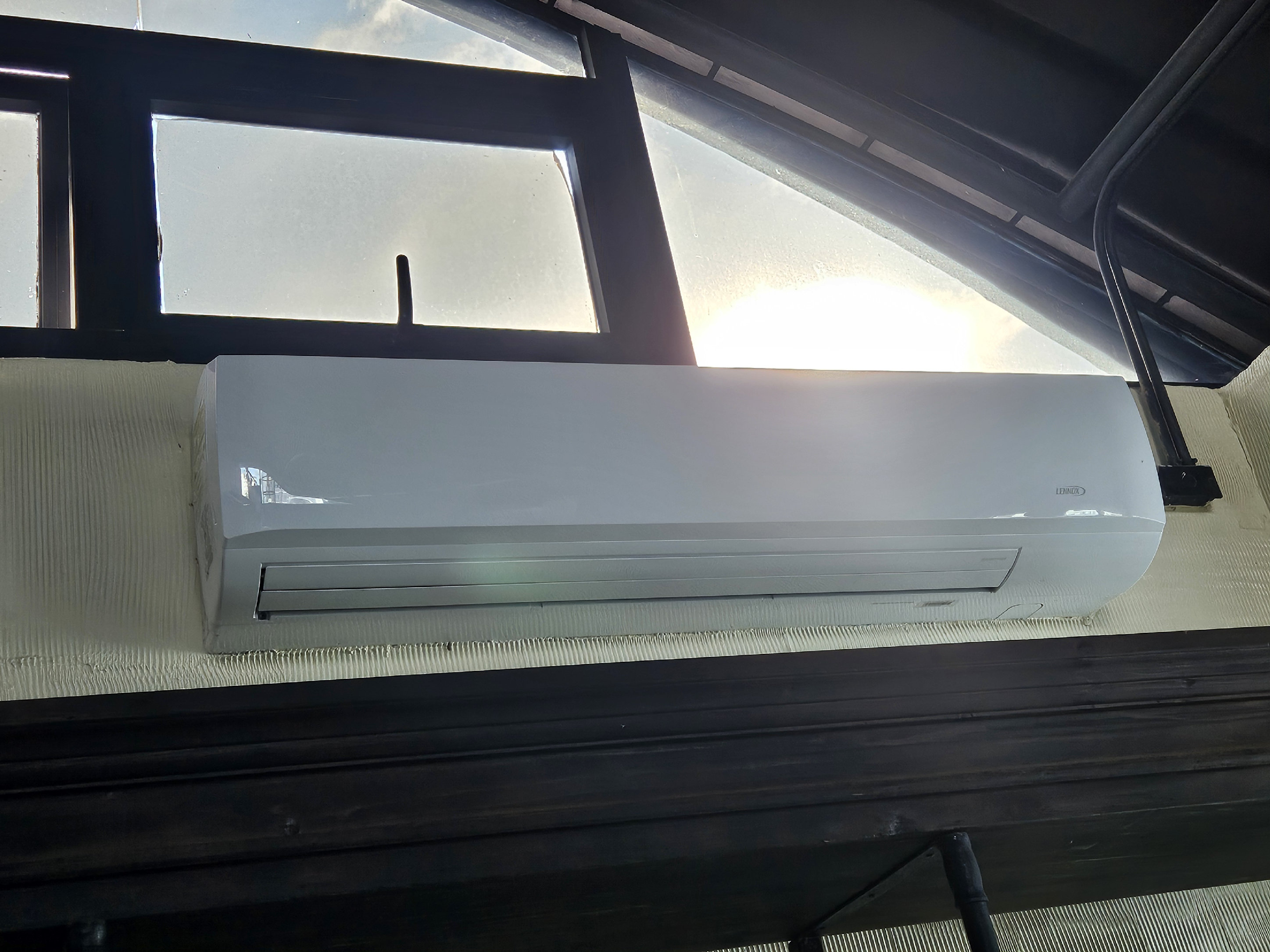 aires acondicionados y abanicos - Aire Acondicionado Split Lennox – 36,000 BTU On/Off (220V)