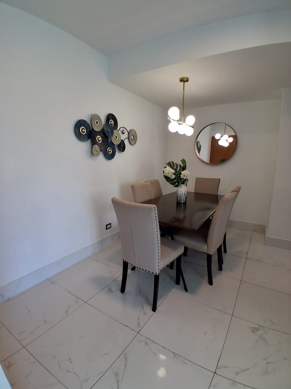 apartamentos - Apartamento Amueblado en piantini    US$ 2,400  5