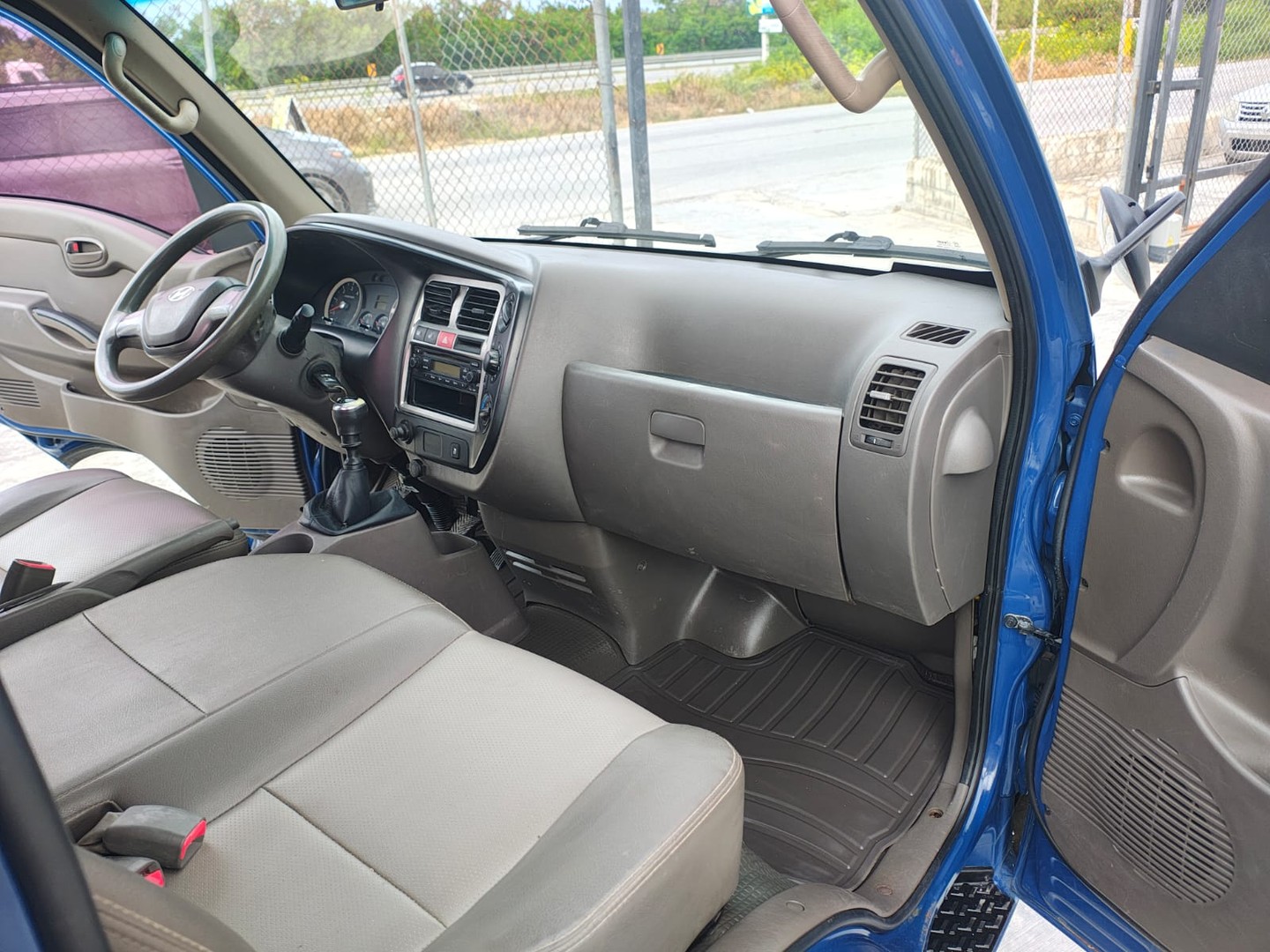 camiones y vehiculos pesados - CAMION HYUNDAI PORTER 2017 esta en BAVARO 4